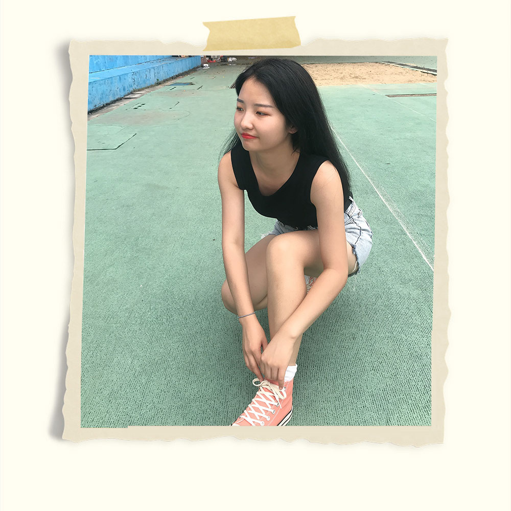 热裤学妹操场上的棉袜脚+视频2部