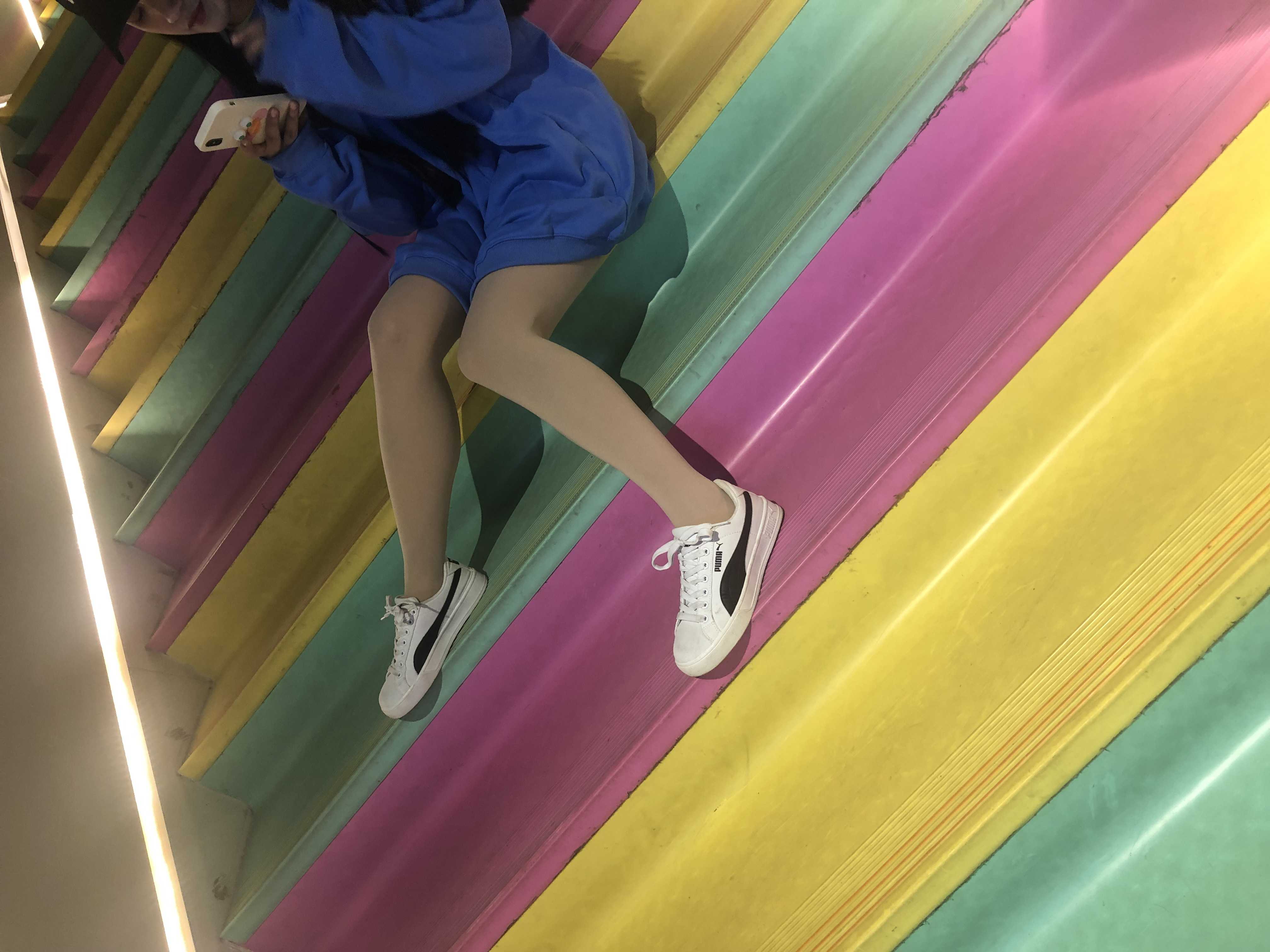 《商场板鞋の丝袜脚丫+视频一部》作品图