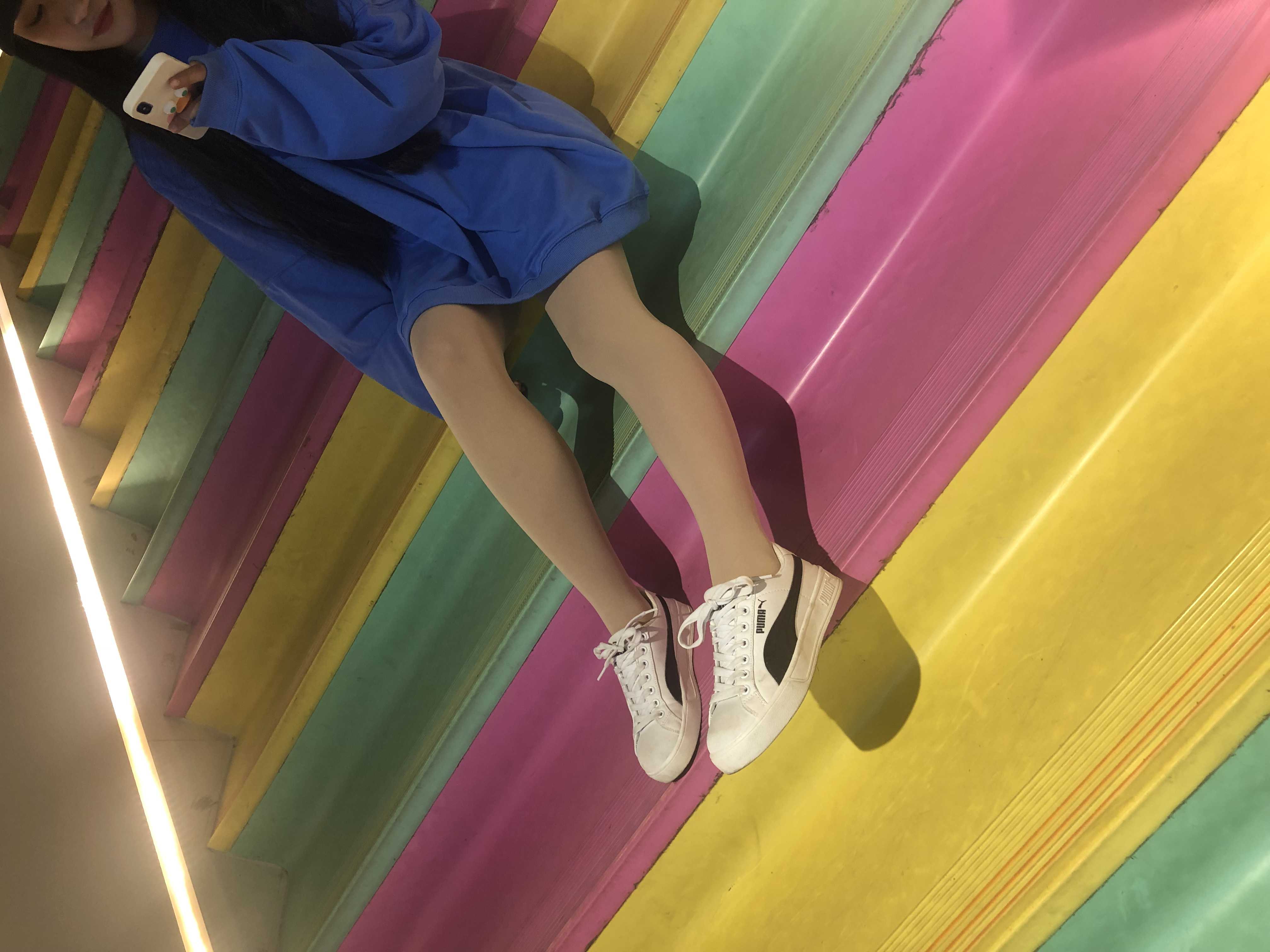 《商场板鞋の丝袜脚丫+视频一部》作品图