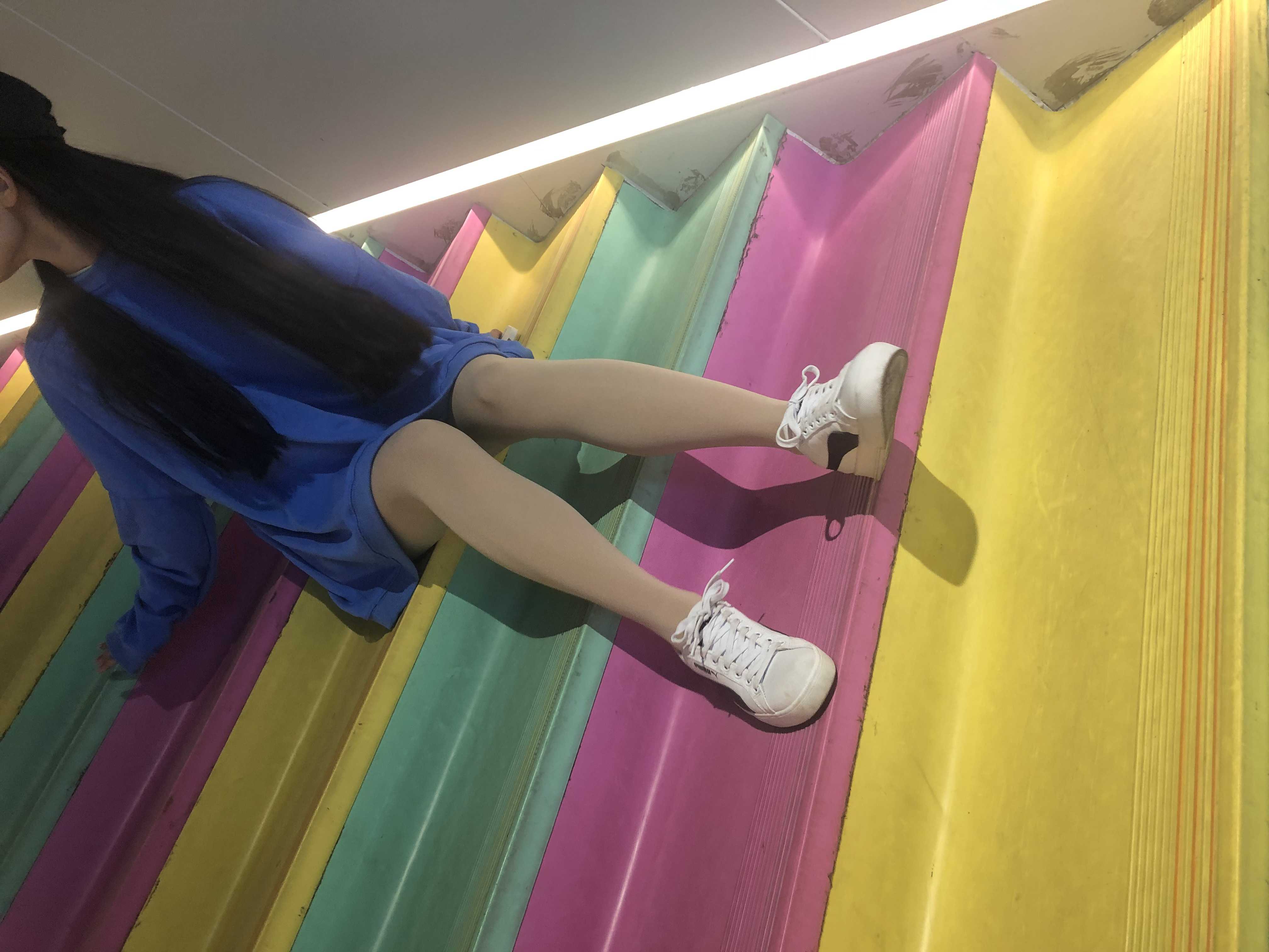 《商场板鞋の丝袜脚丫+视频一部》作品图