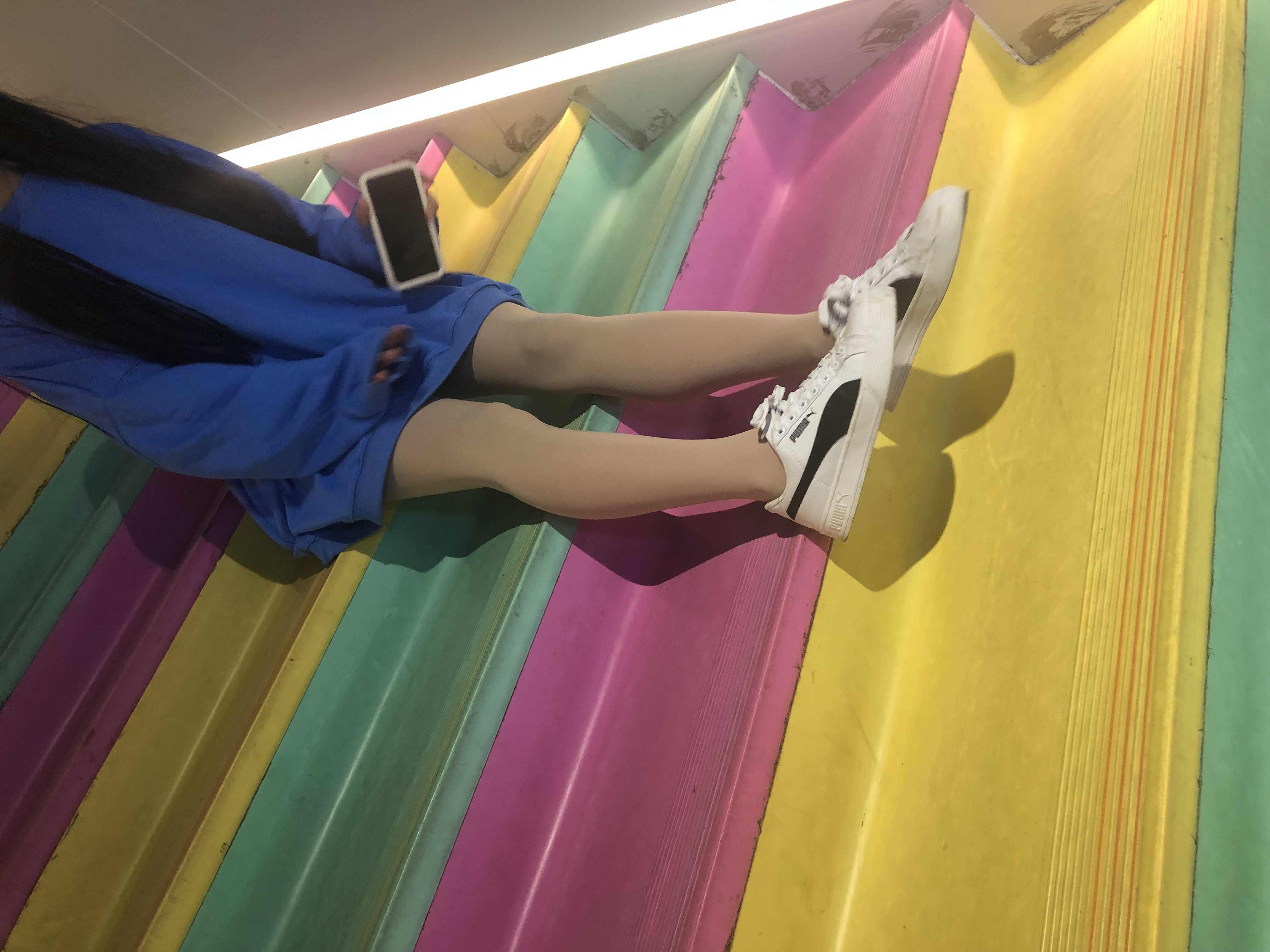 《商场板鞋の丝袜脚丫+视频一部》作品图