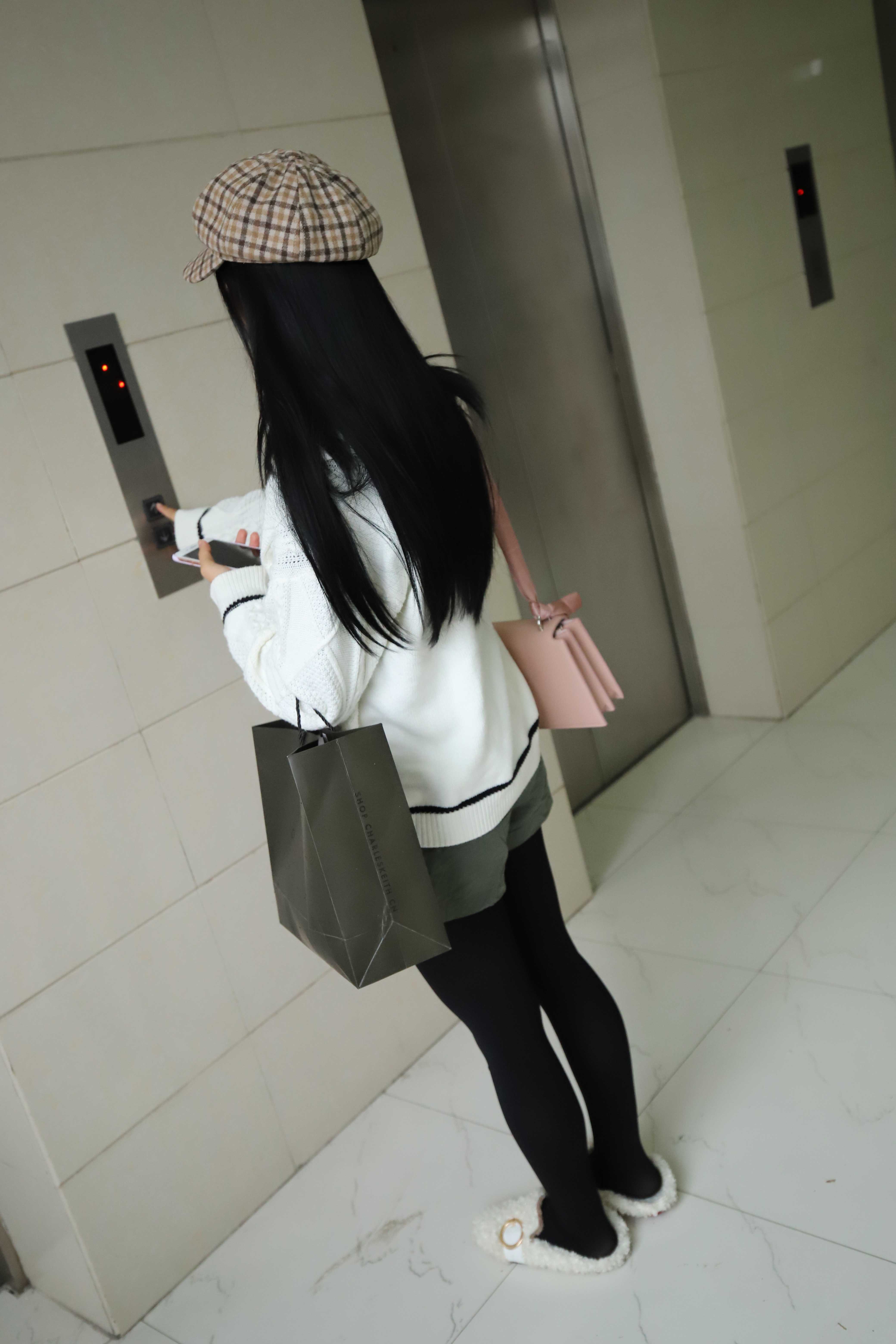 《学姐多套袜子脚丫》作品图