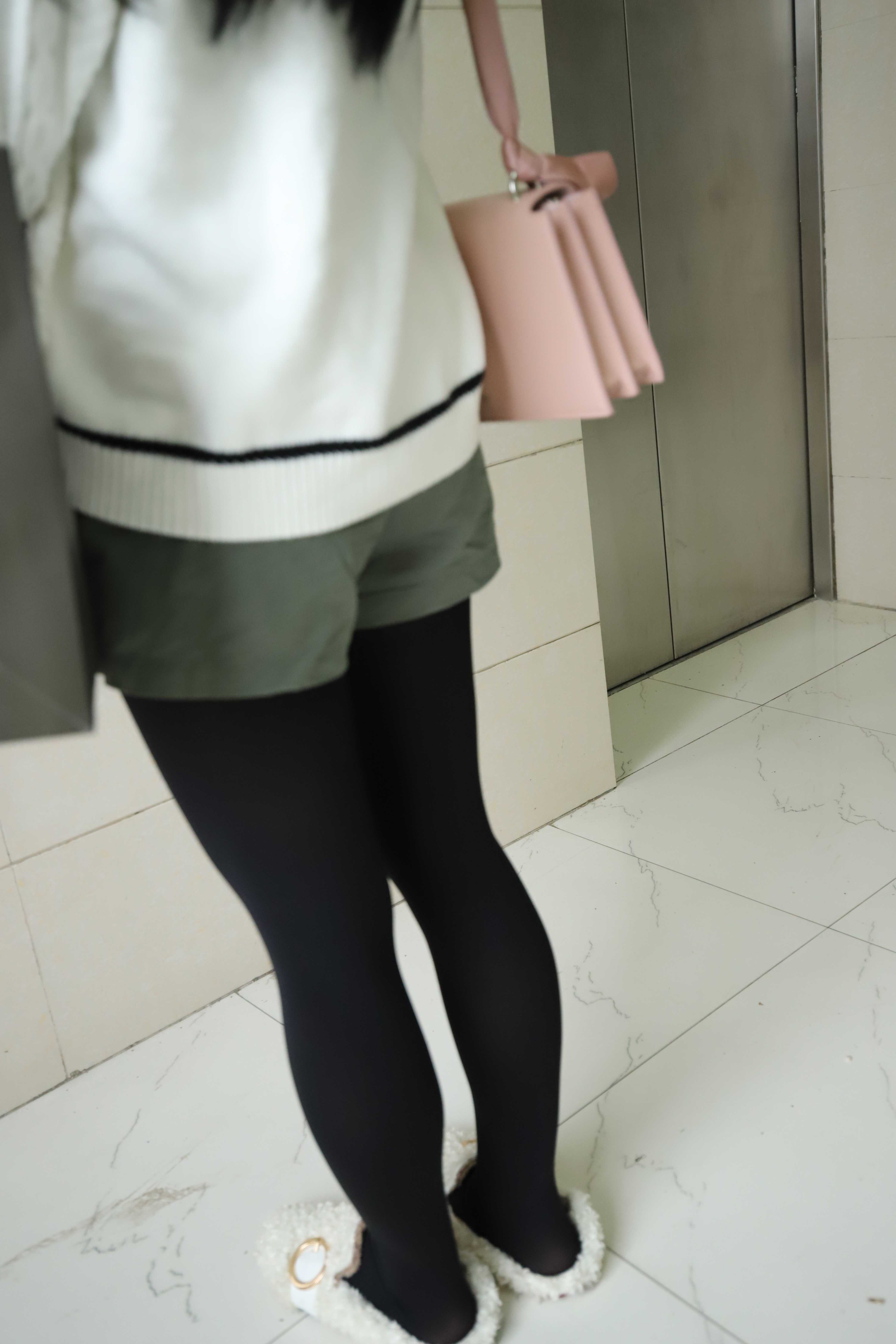 《学姐多套袜子脚丫》作品图