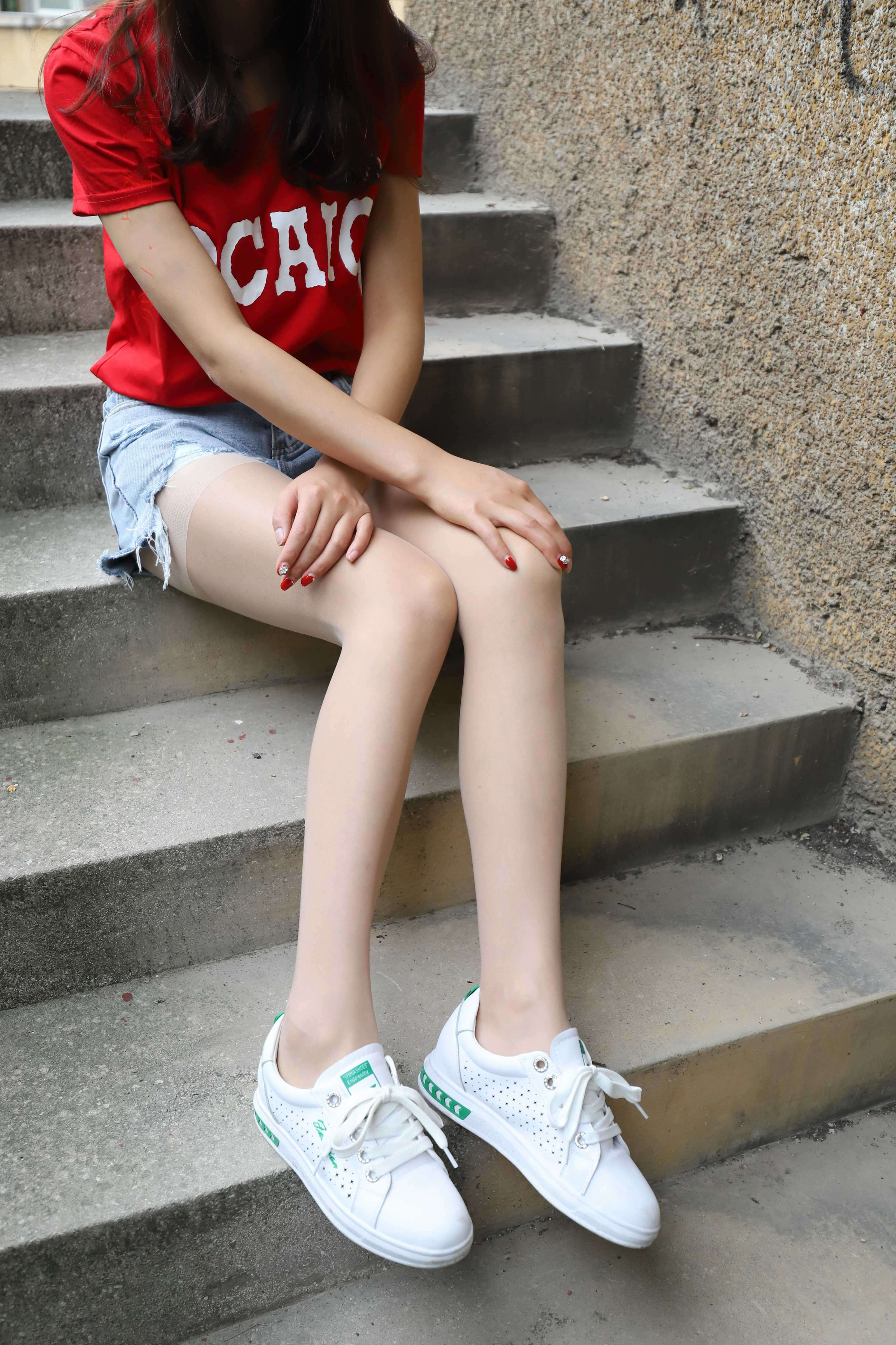 《学妹船套丝袜脚丫+视频2部》作品图