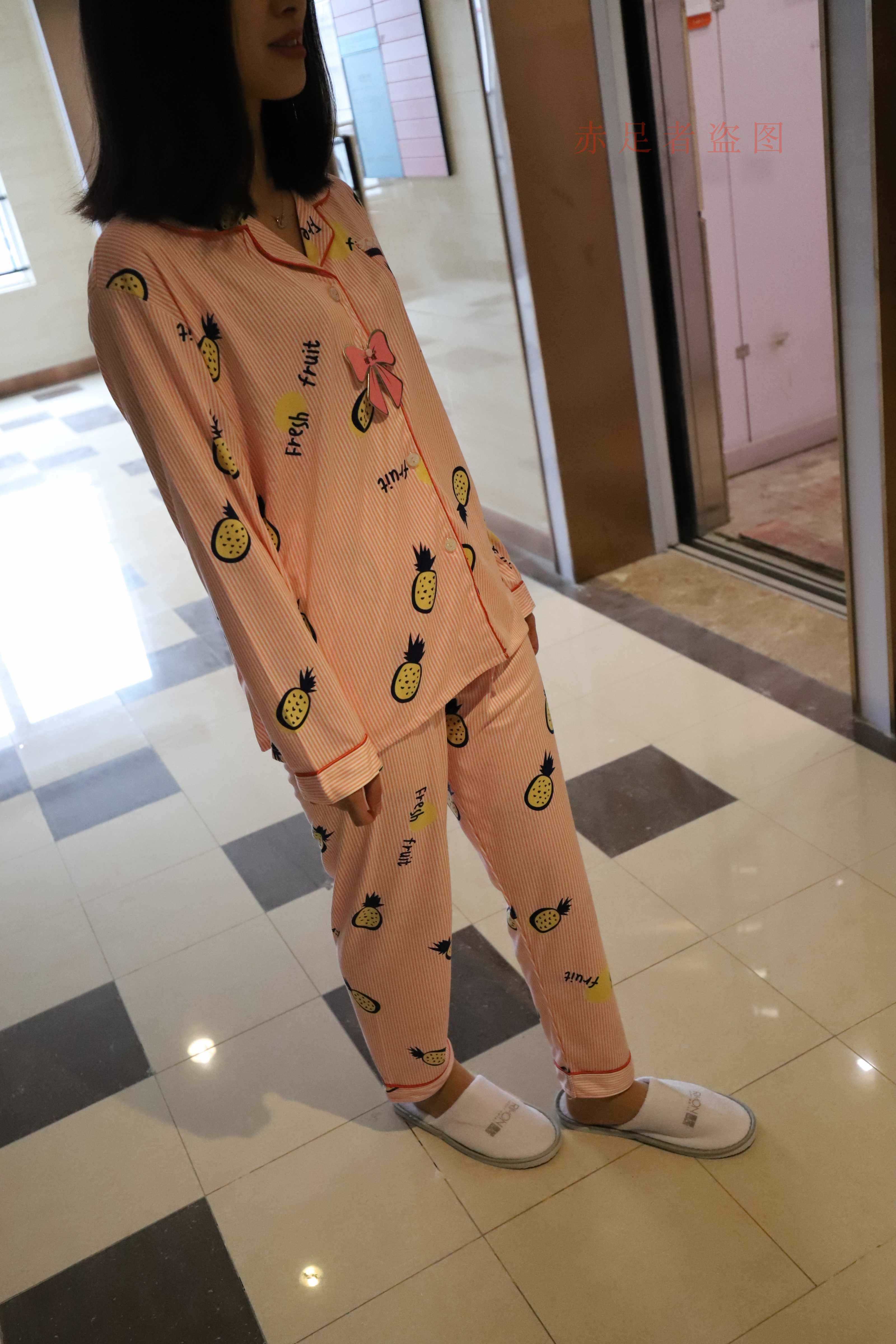 《睡衣短丝袜の船袜脚》作品图