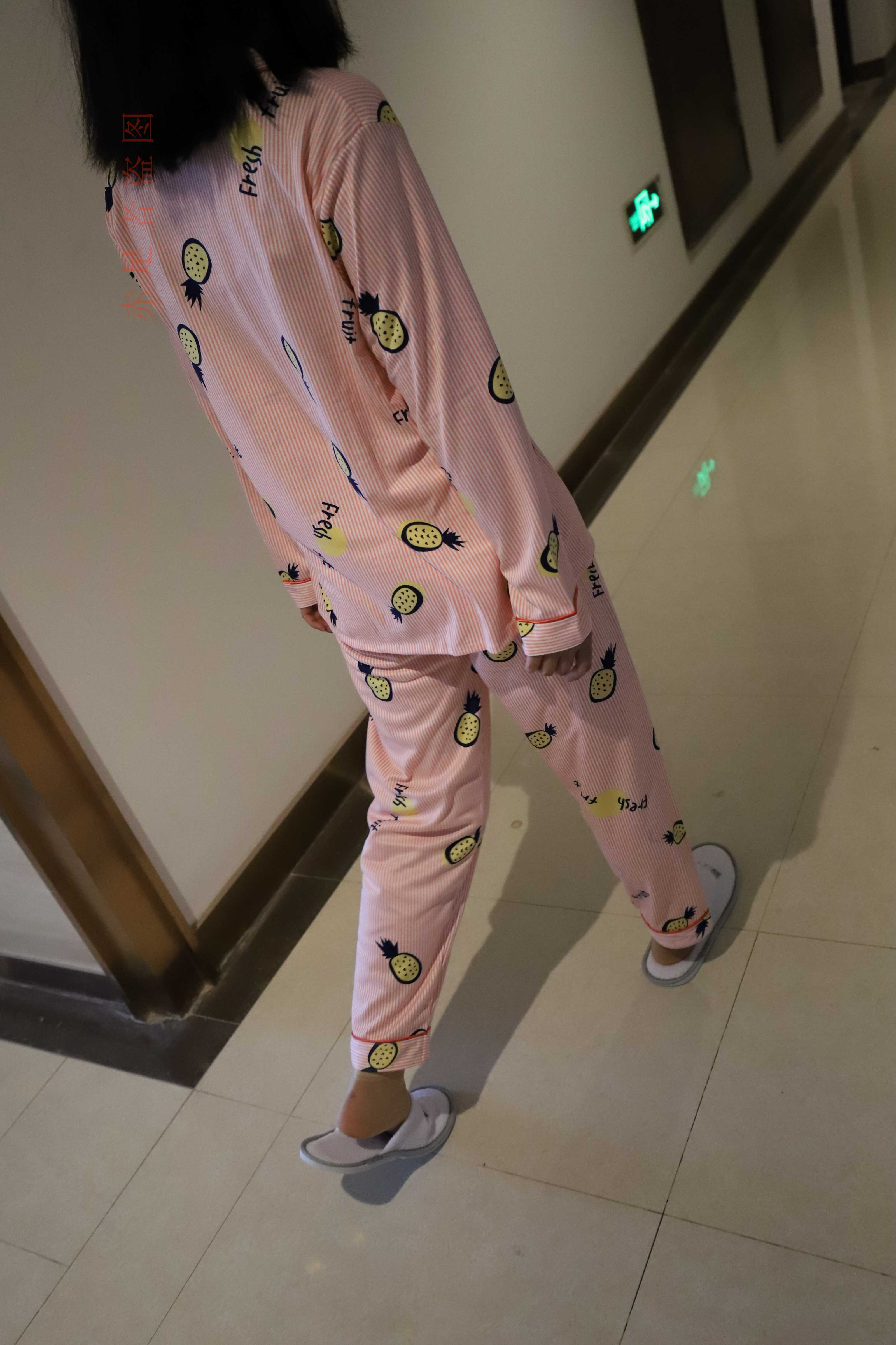 《睡衣短丝袜の船袜脚》作品图