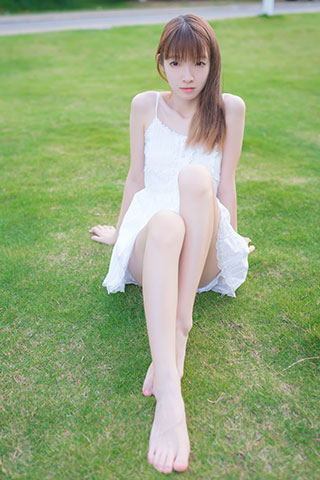 夏日裸足踏青