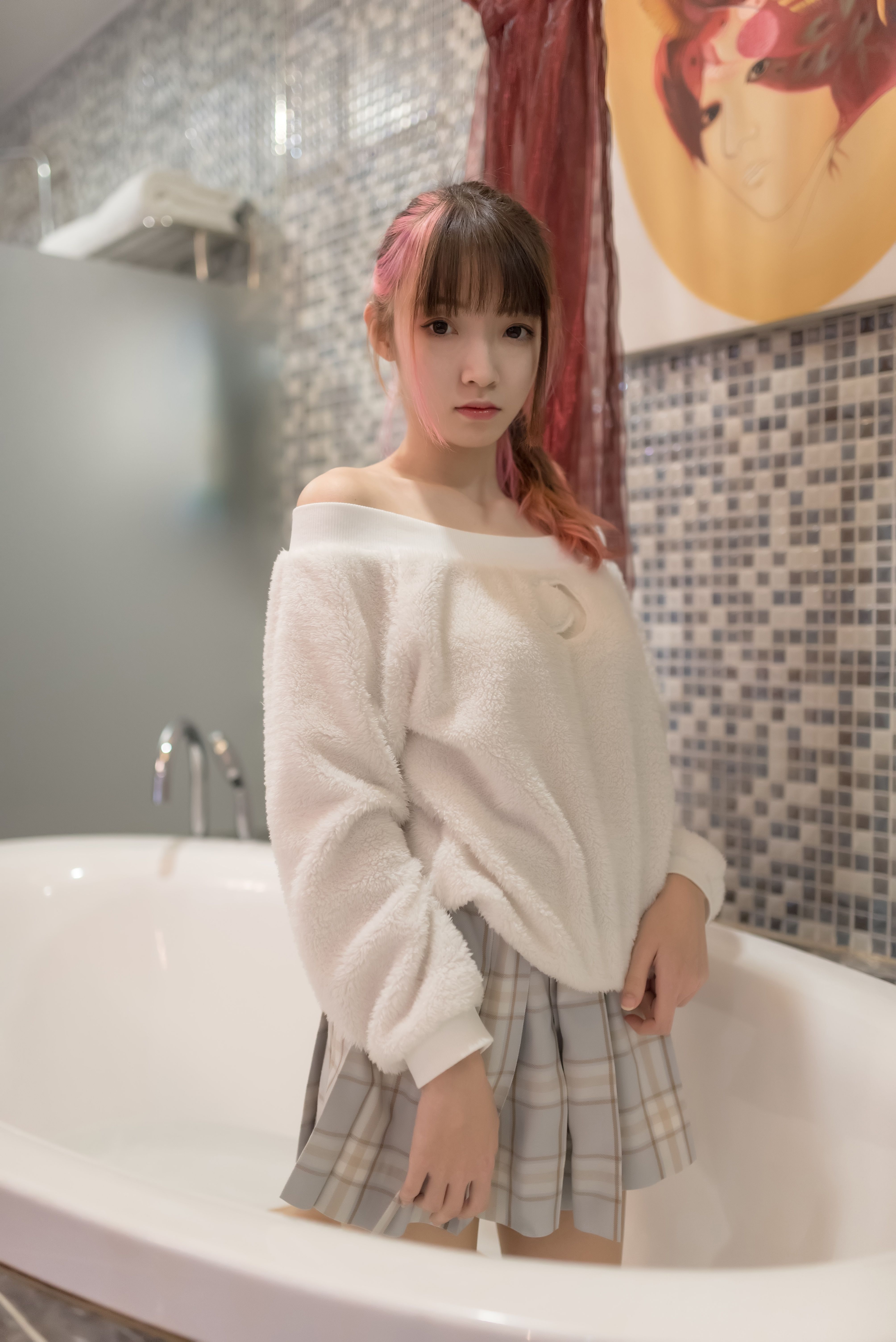 《浴缸丝袜脚》作品图