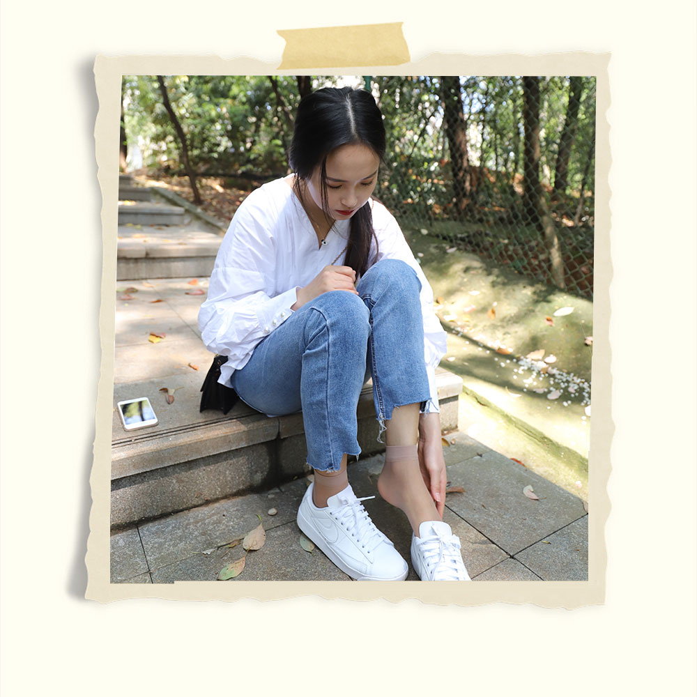 公园阶梯板鞋丝袜脚