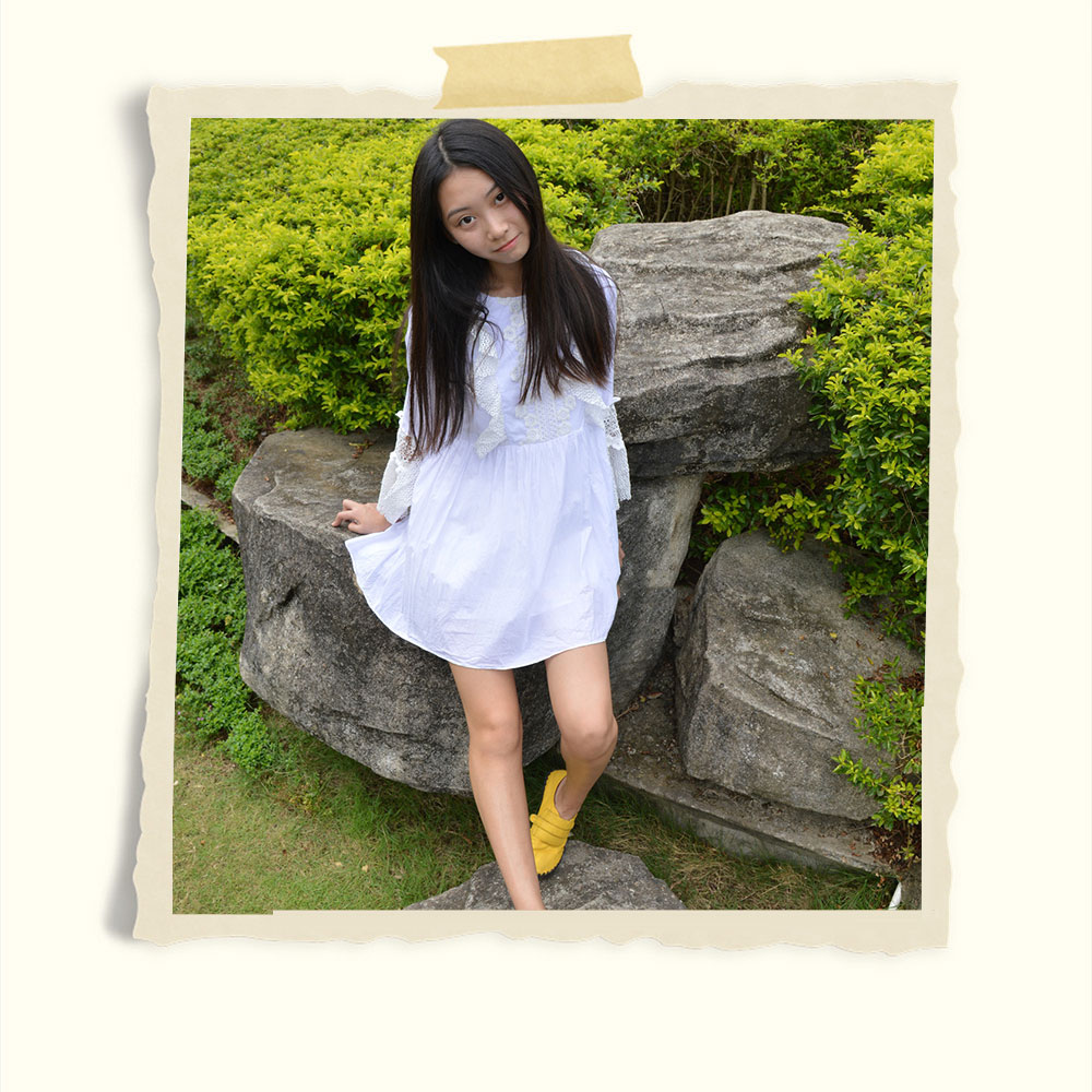 邻家小萌妹裸足踏青
