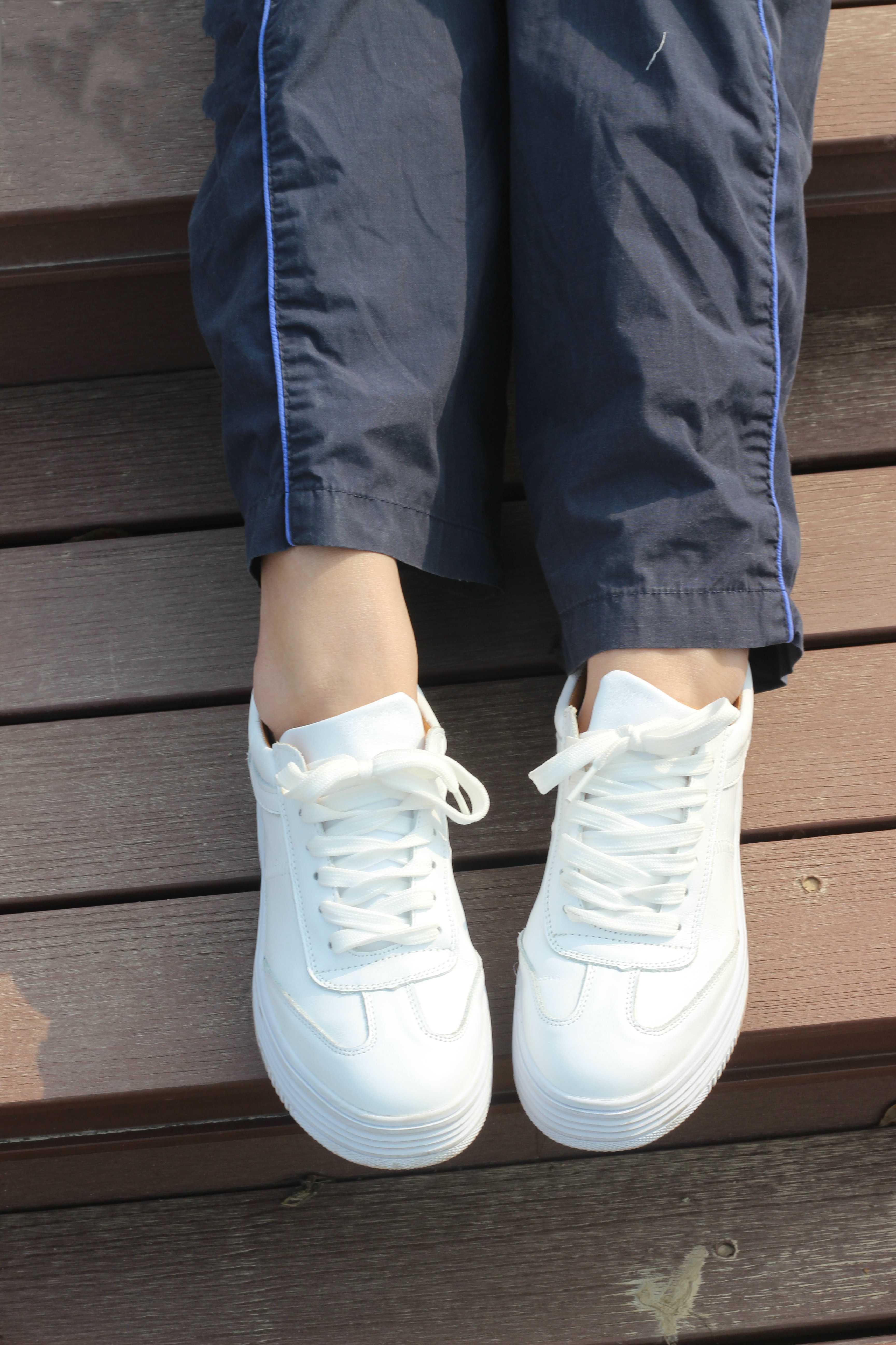 《校园学姐船袜脱袜过程》作品图