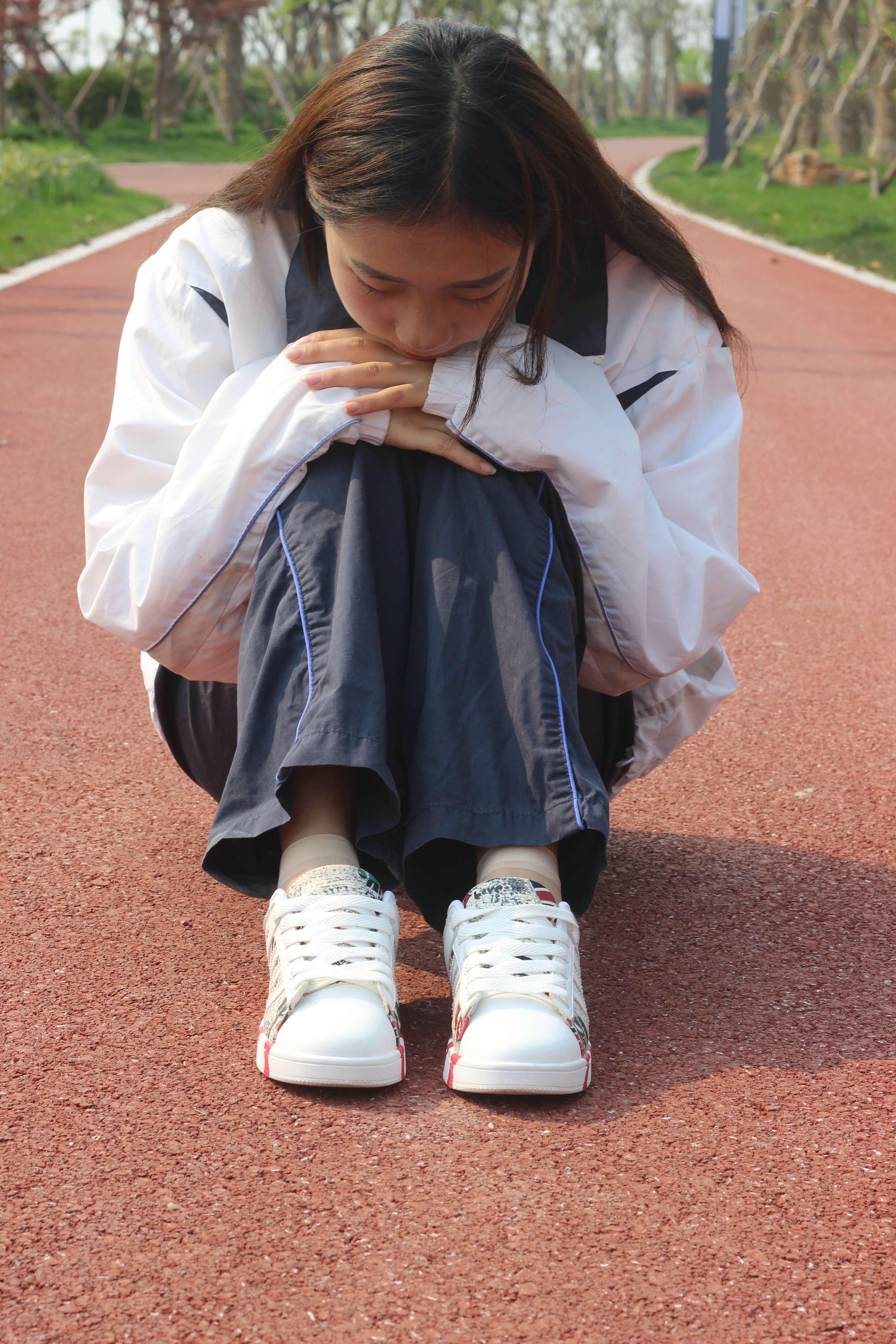 《校服板鞋の丝袜脚丫》作品图