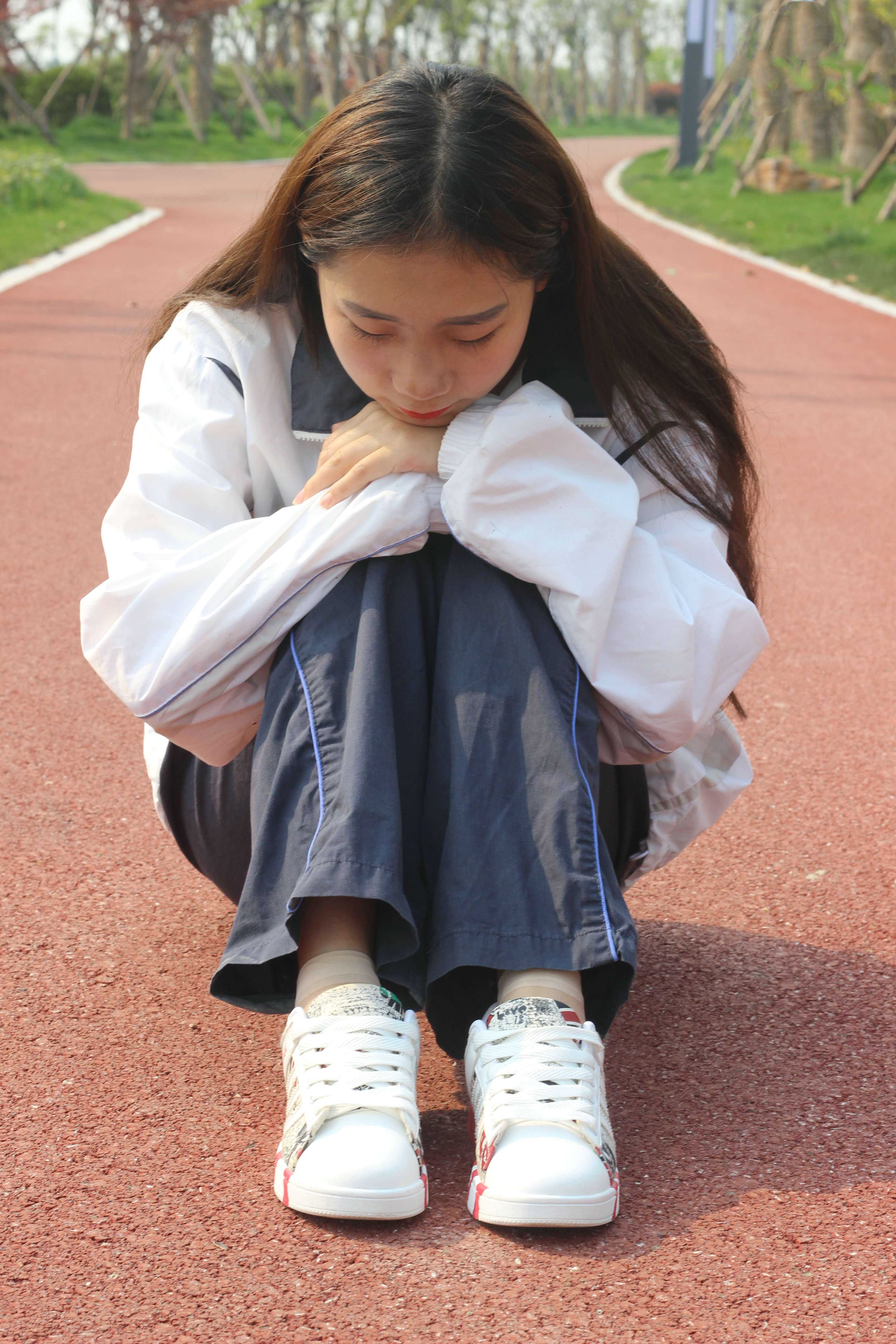 《校服板鞋の丝袜脚丫》作品图