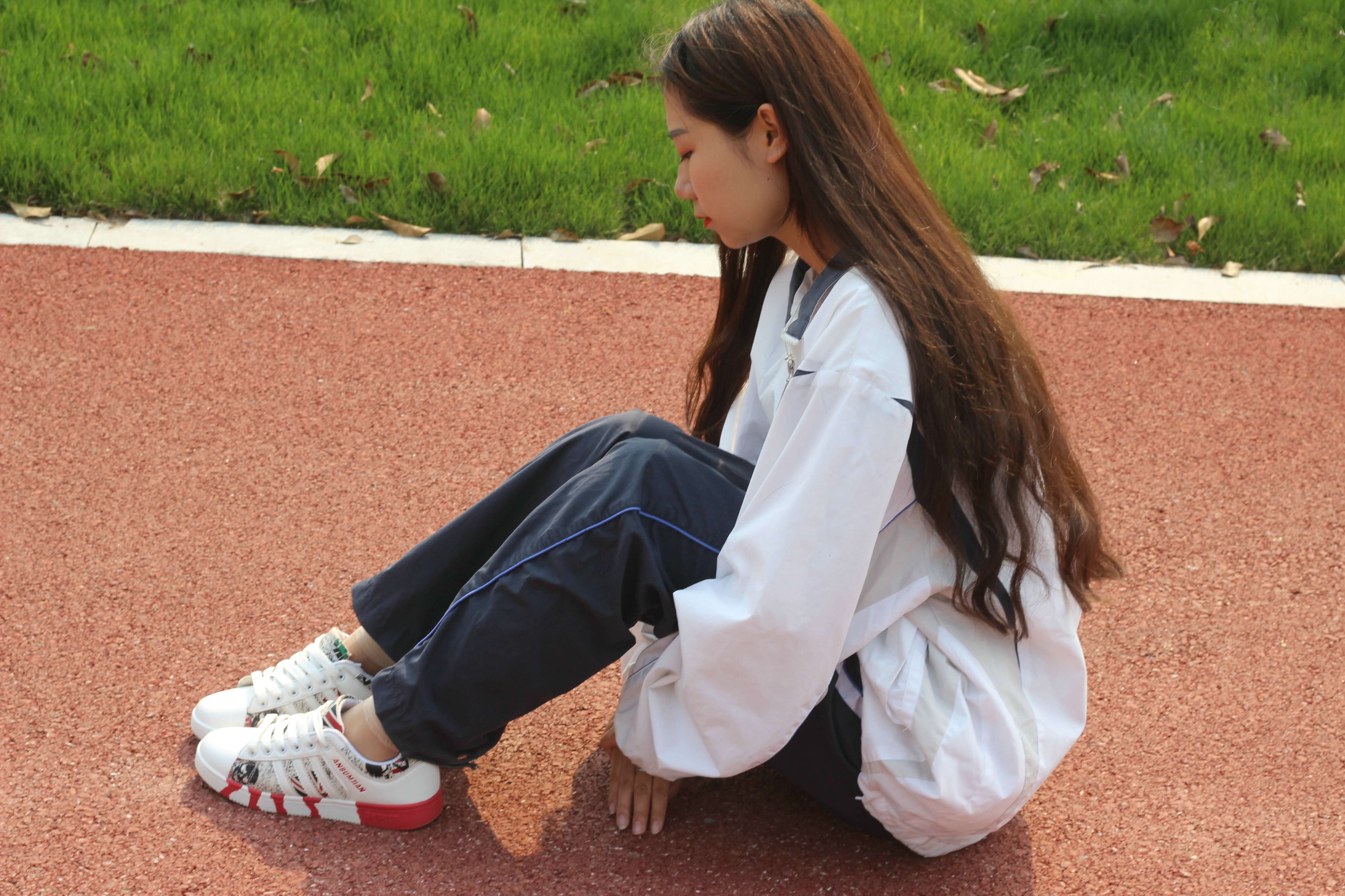 《校服板鞋の丝袜脚丫》作品图