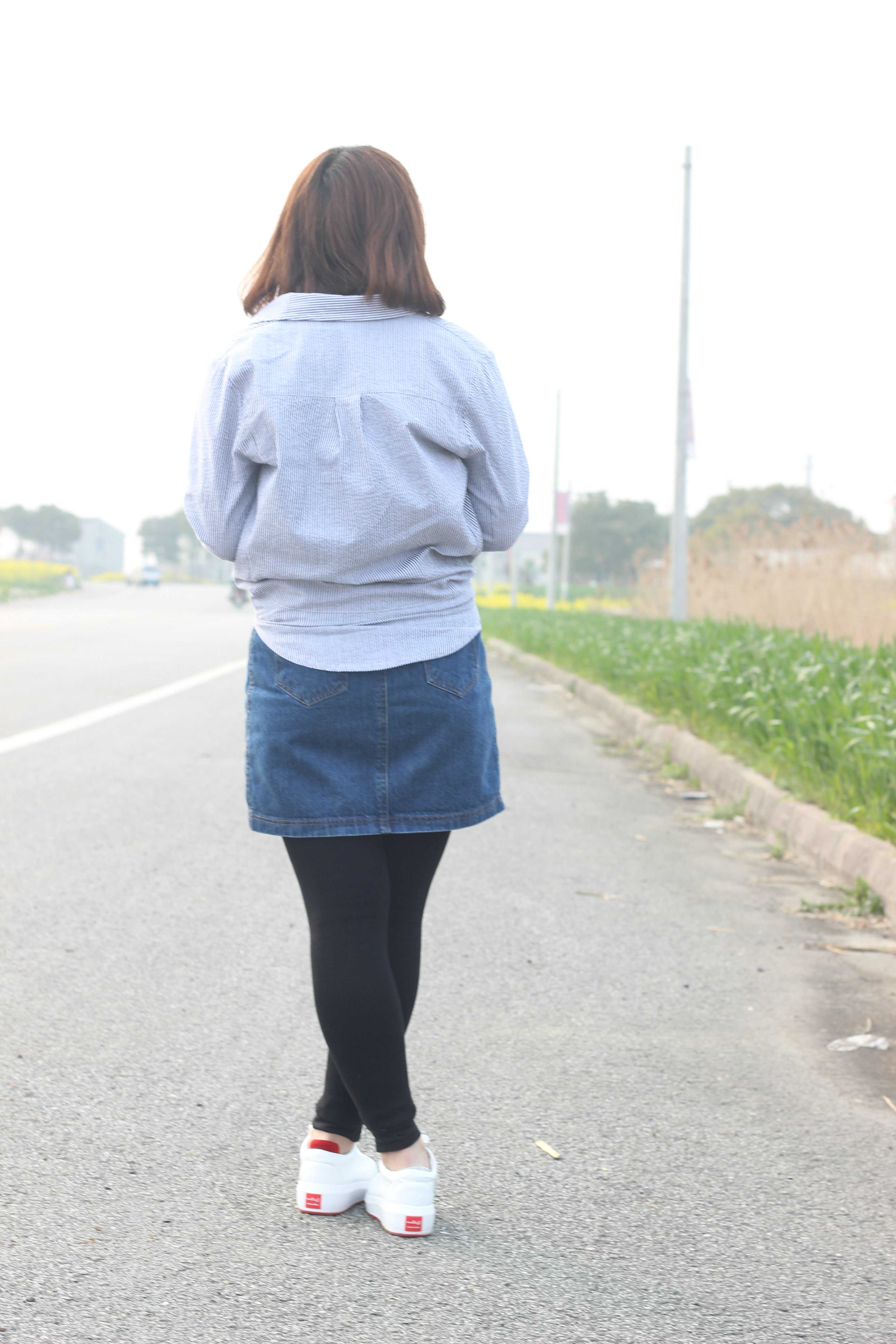 《邻班肉肉少女船袜脚丫》作品图