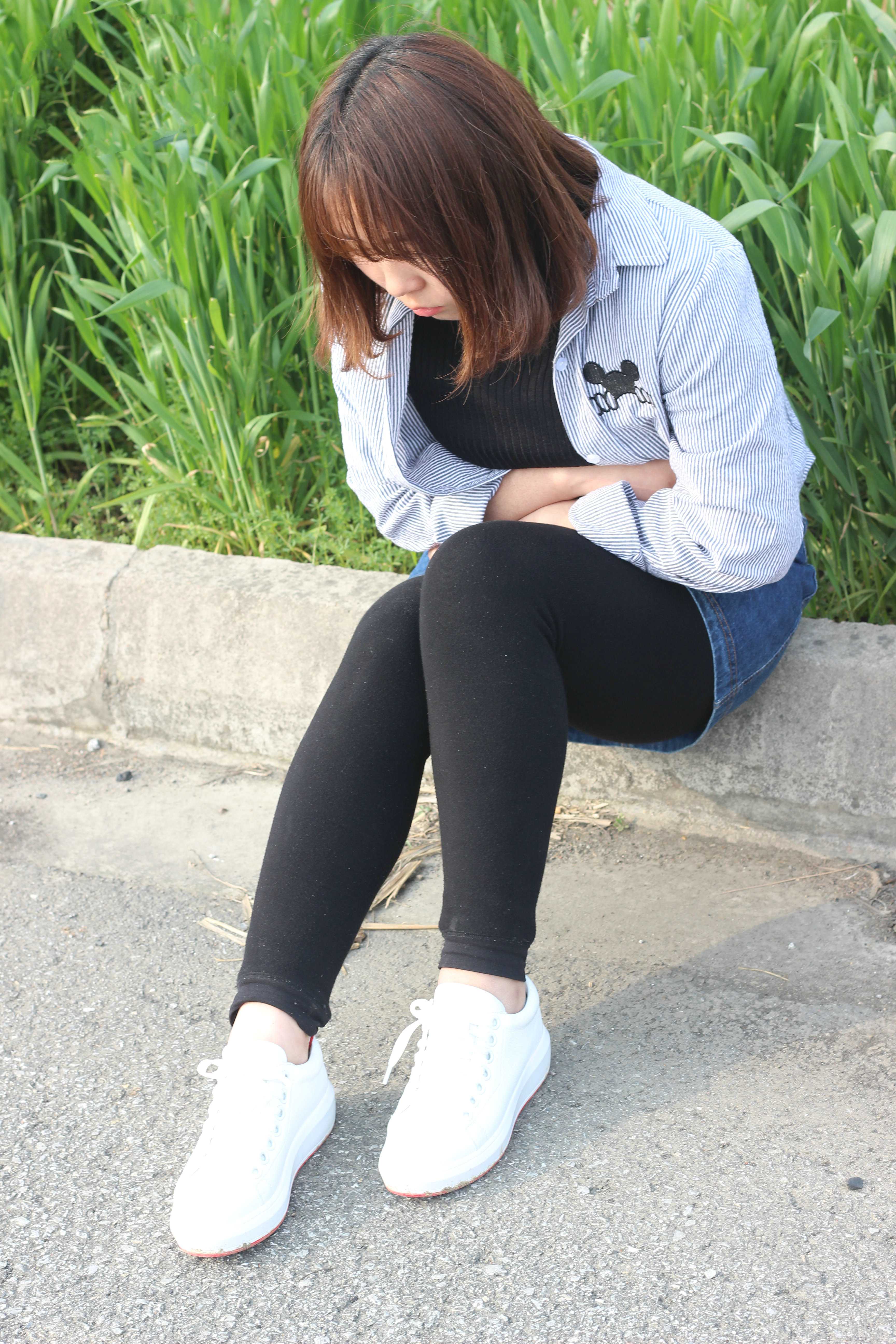 《邻班肉肉少女船袜脚丫》作品图