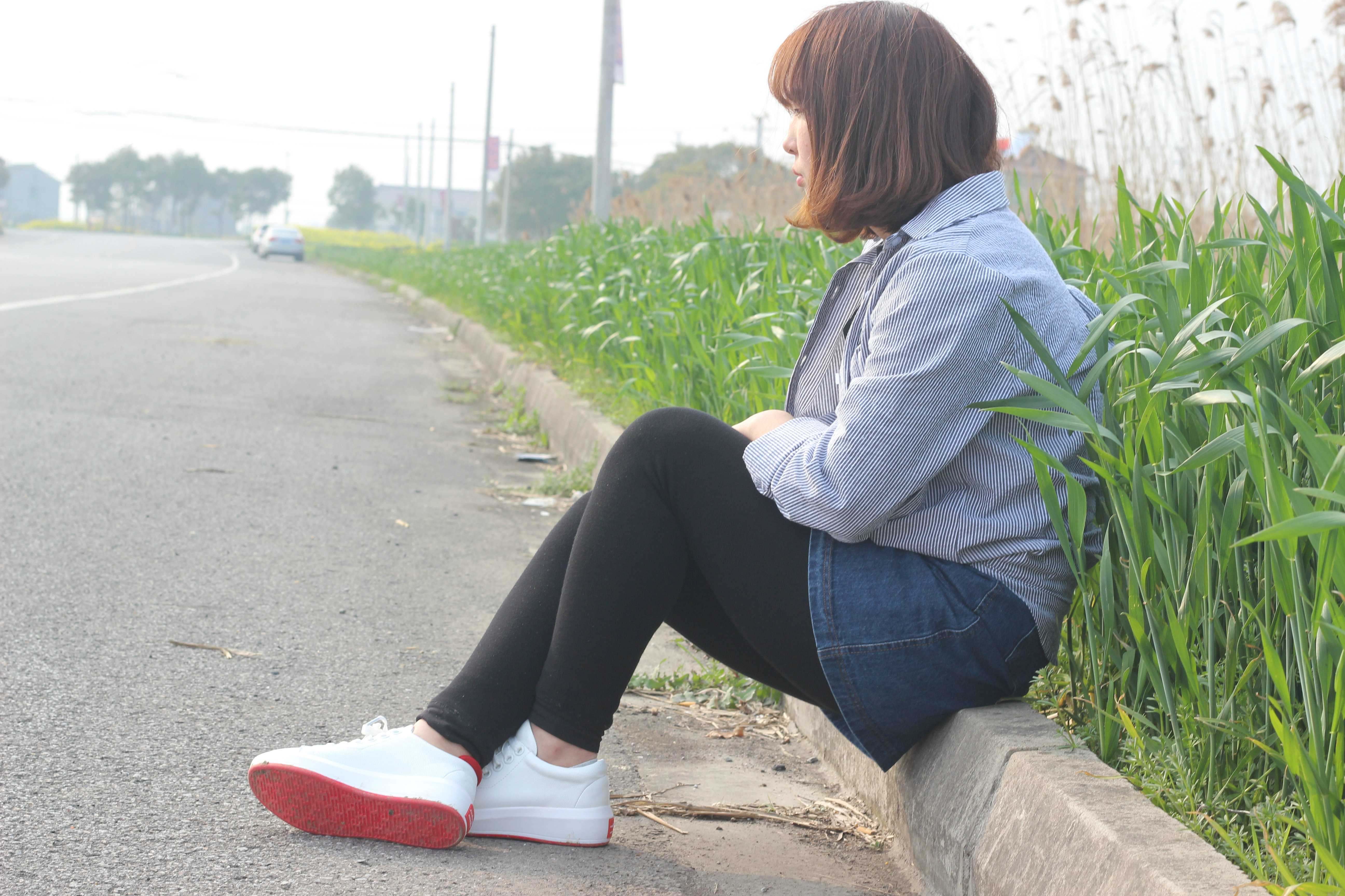 《邻班肉肉少女船袜脚丫》作品图