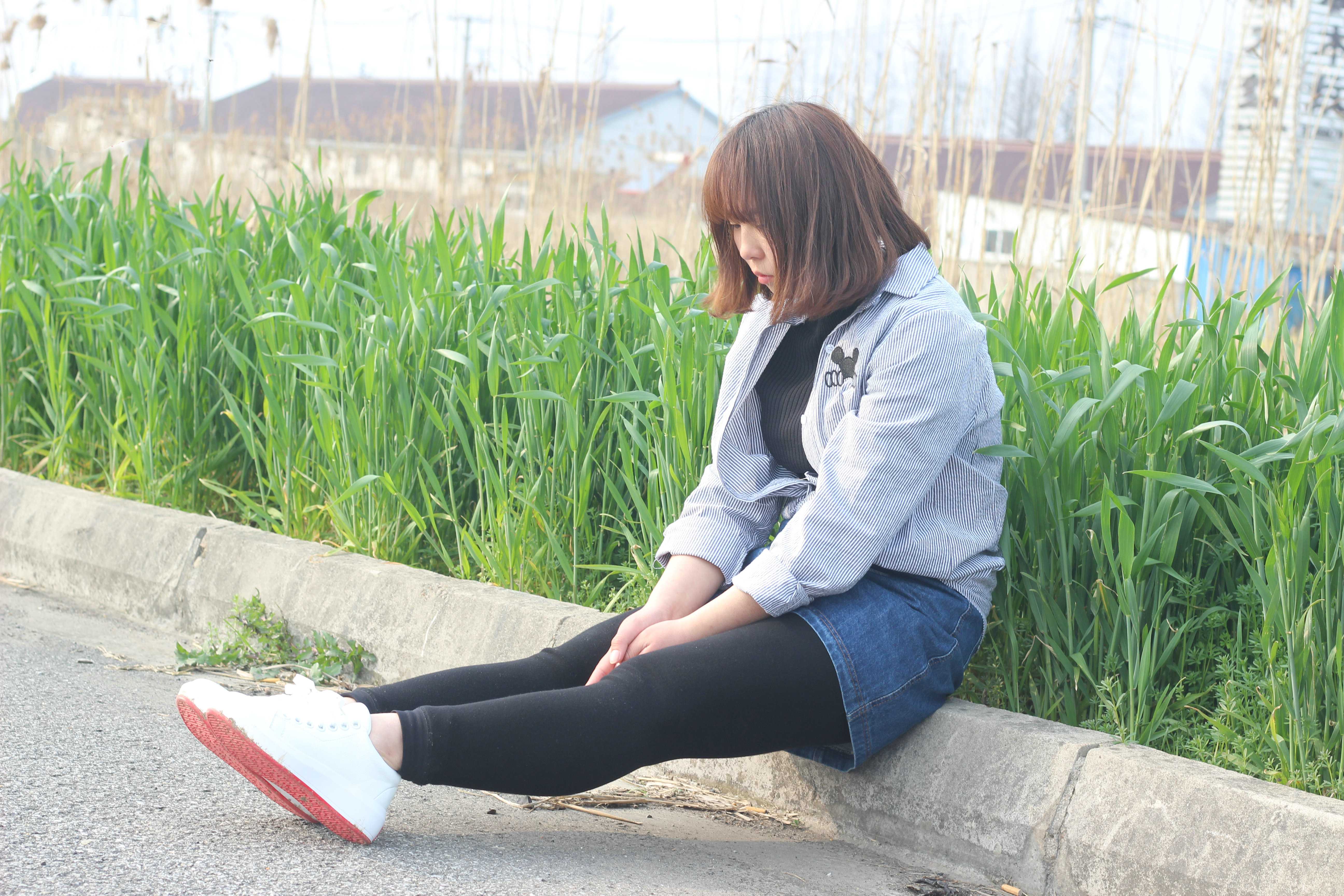 《邻班肉肉少女船袜脚丫》作品图