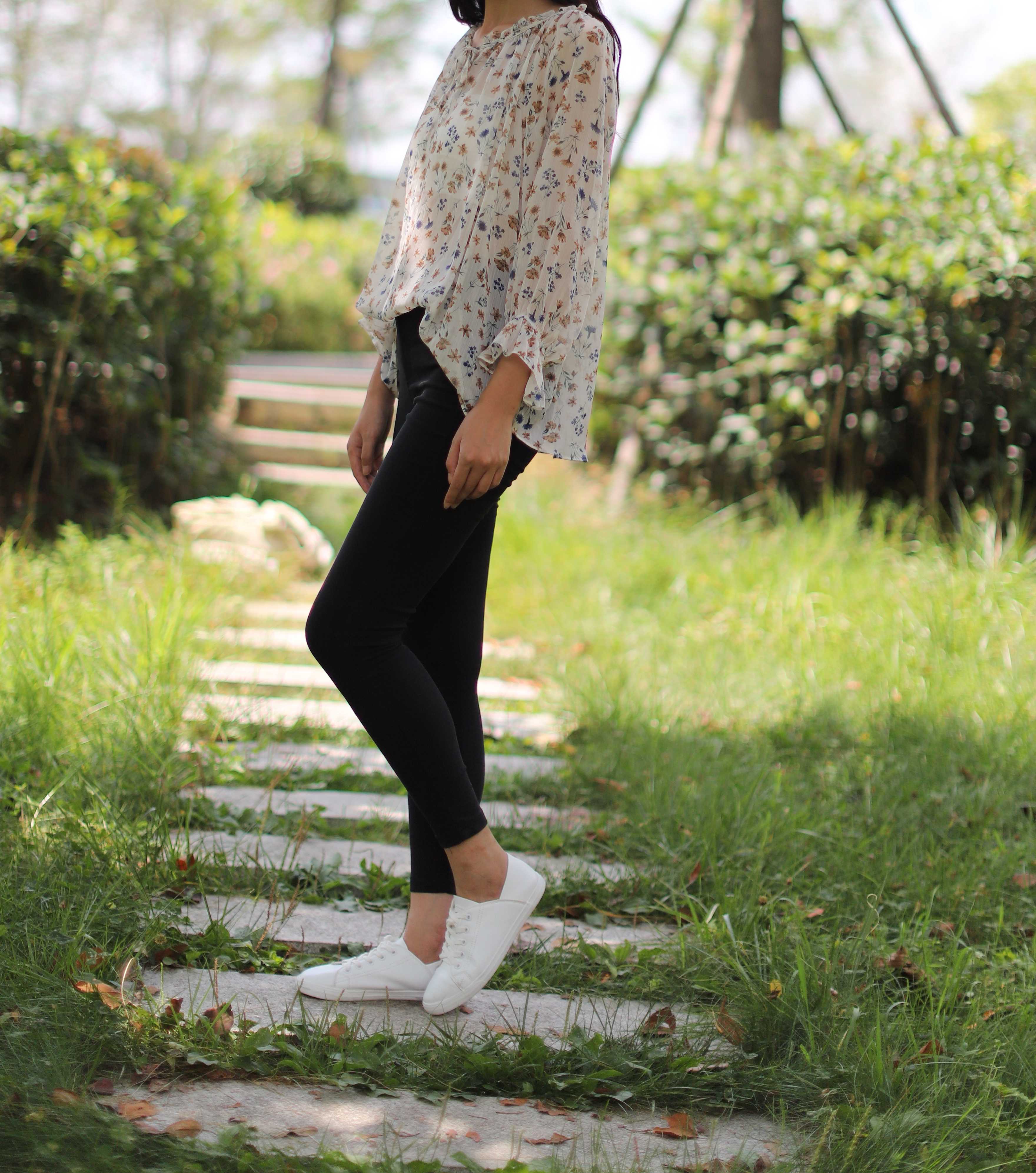 《公园越拍板鞋の船袜脚》作品图