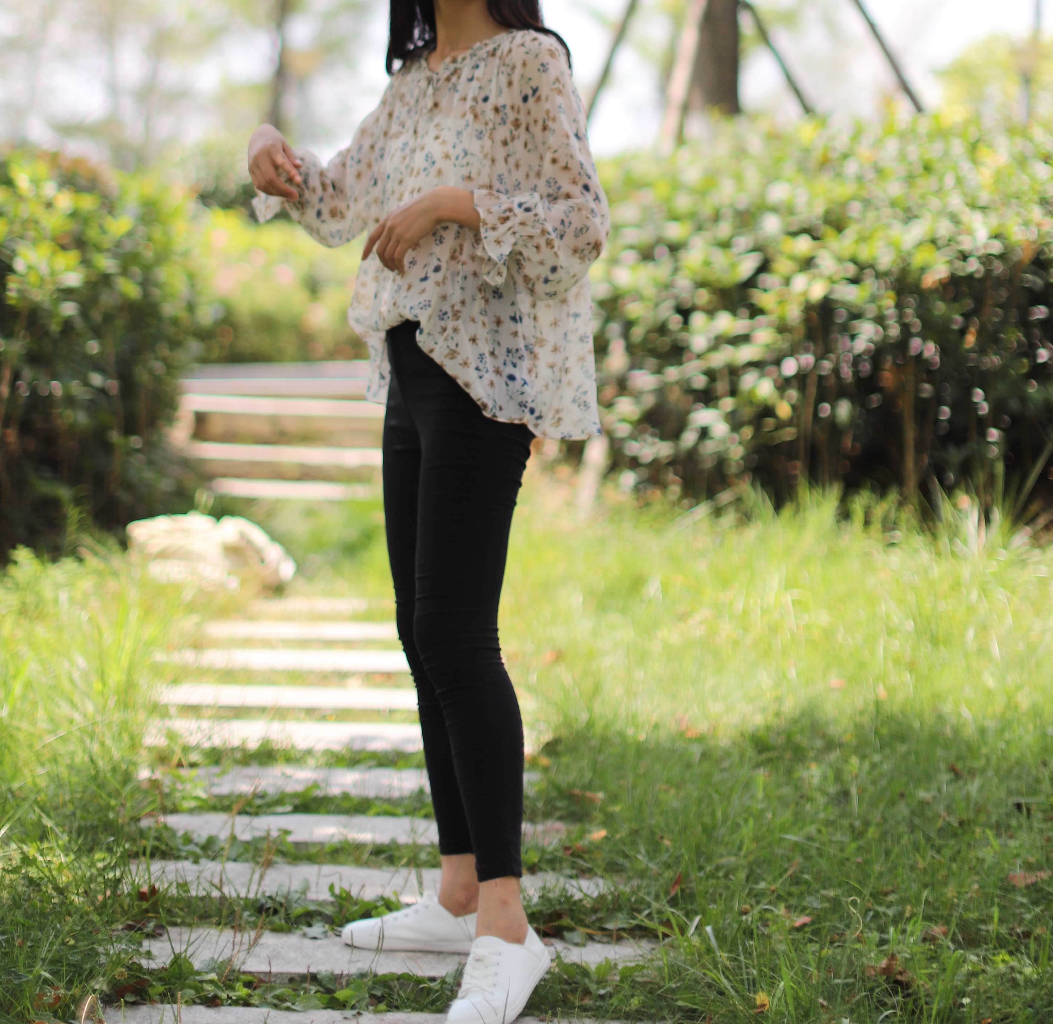 《公园越拍板鞋の船袜脚》作品图