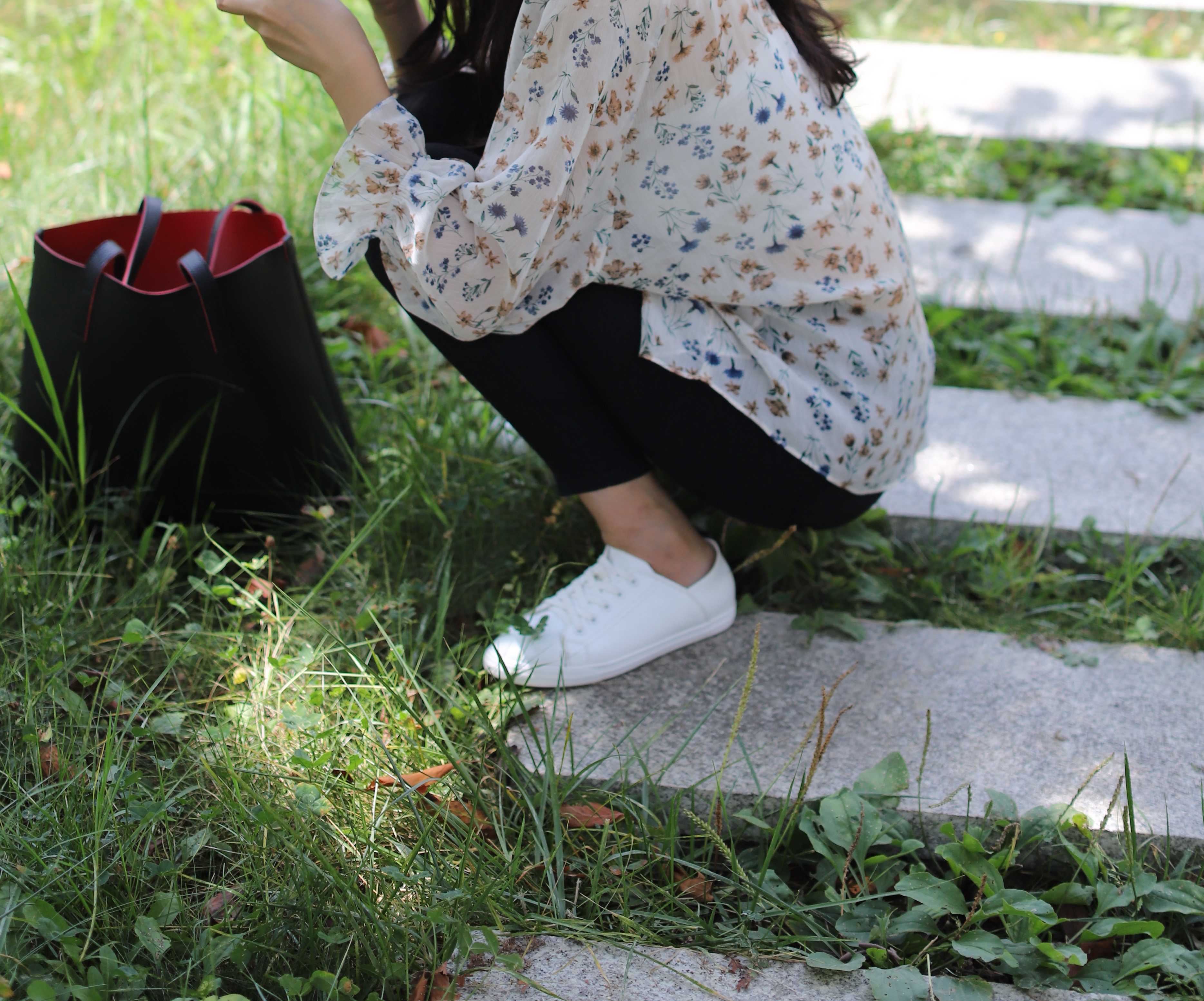 《公园越拍板鞋の船袜脚》作品图