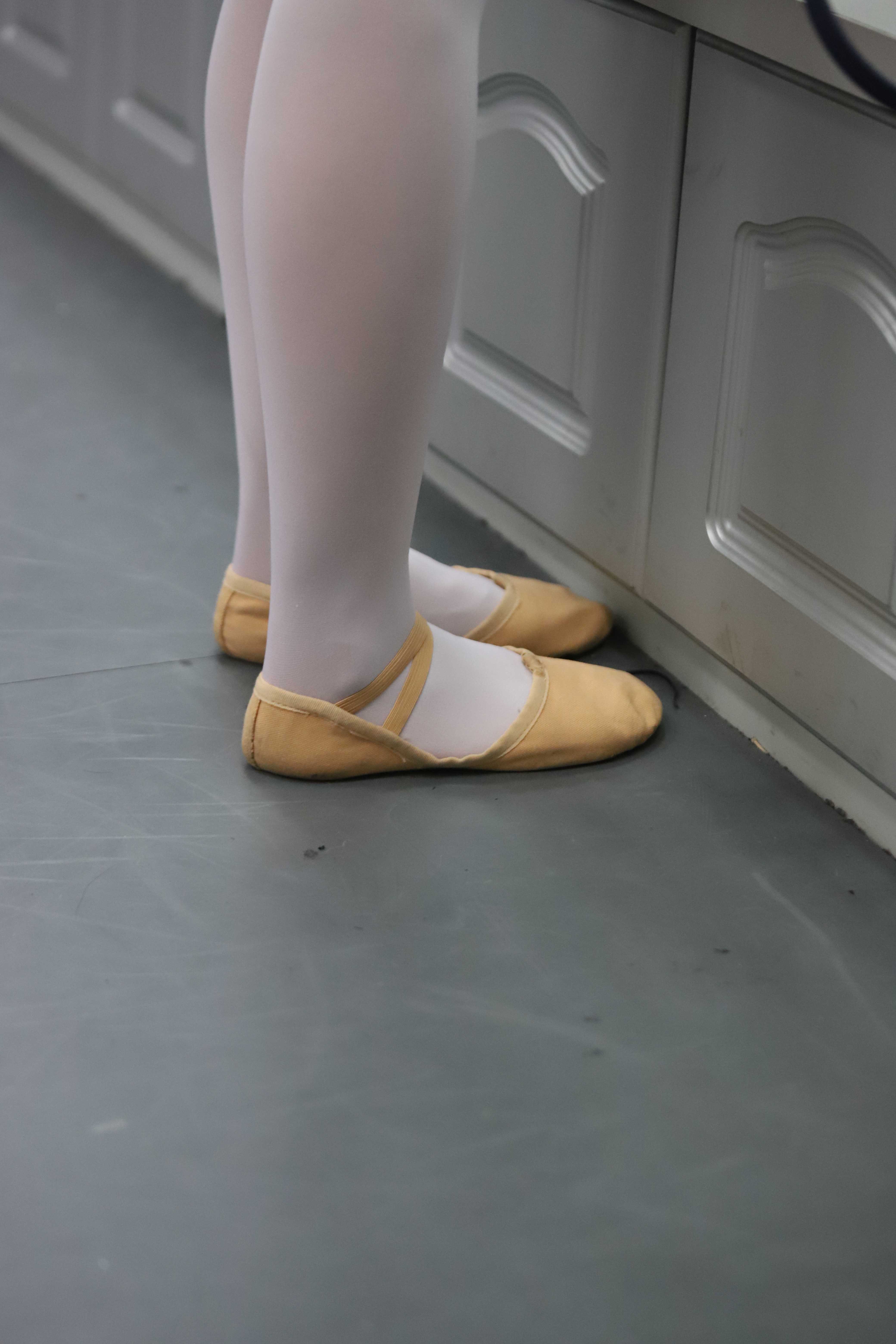 《舞蹈小女生》作品图