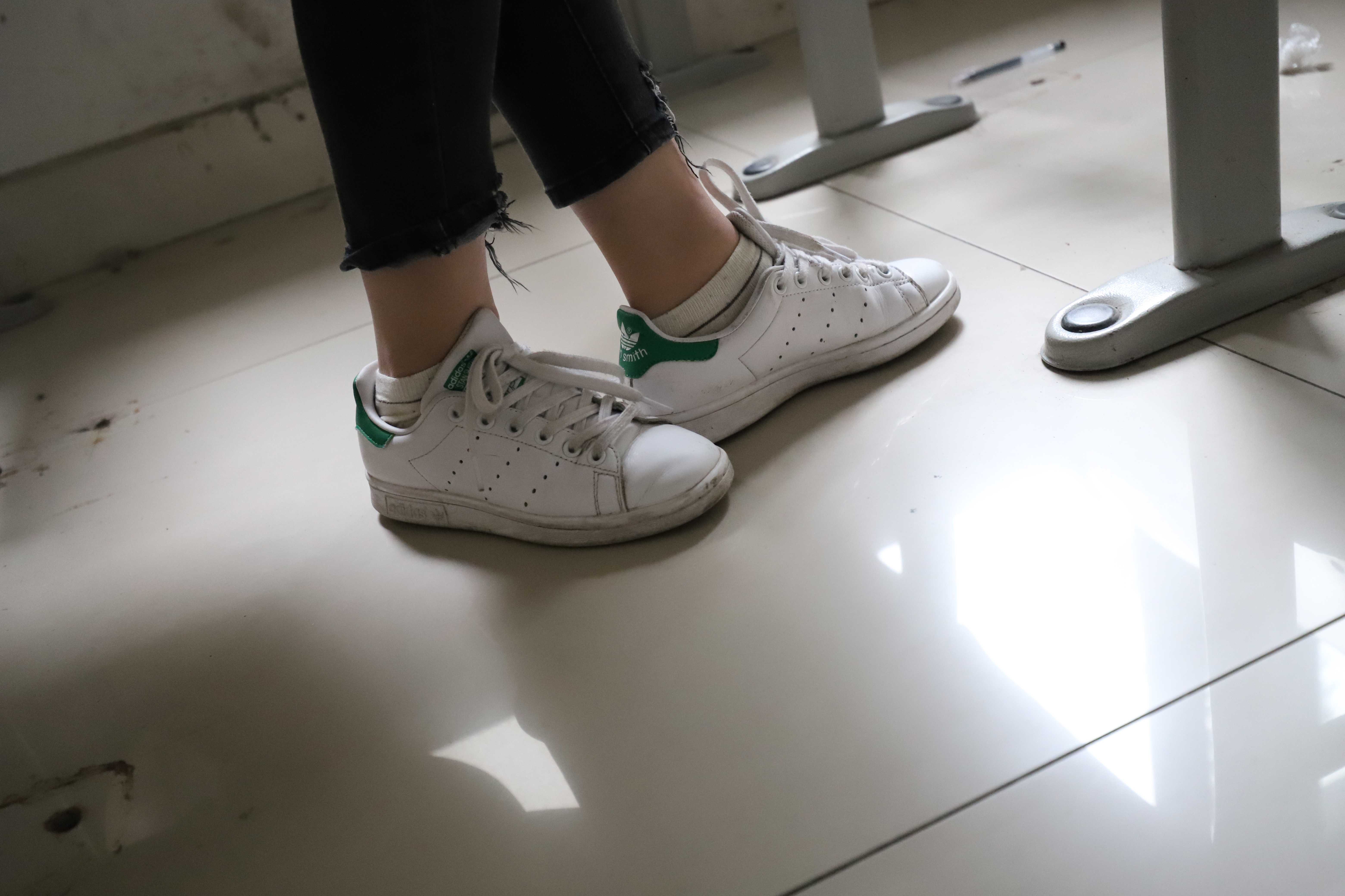 《校园学姐板鞋の船袜脚丫》作品图