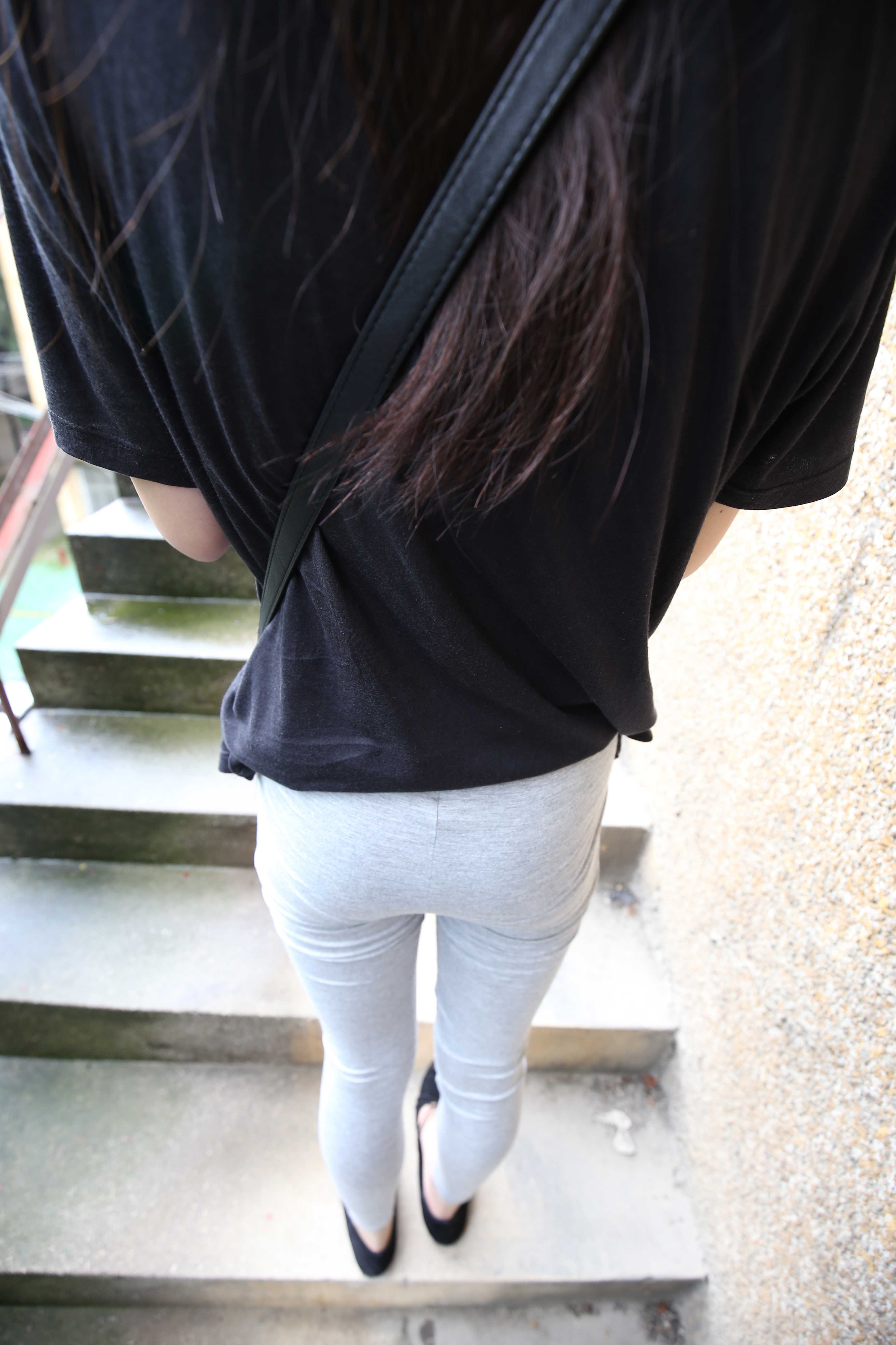 《打底裤の丝袜脚丫》作品图