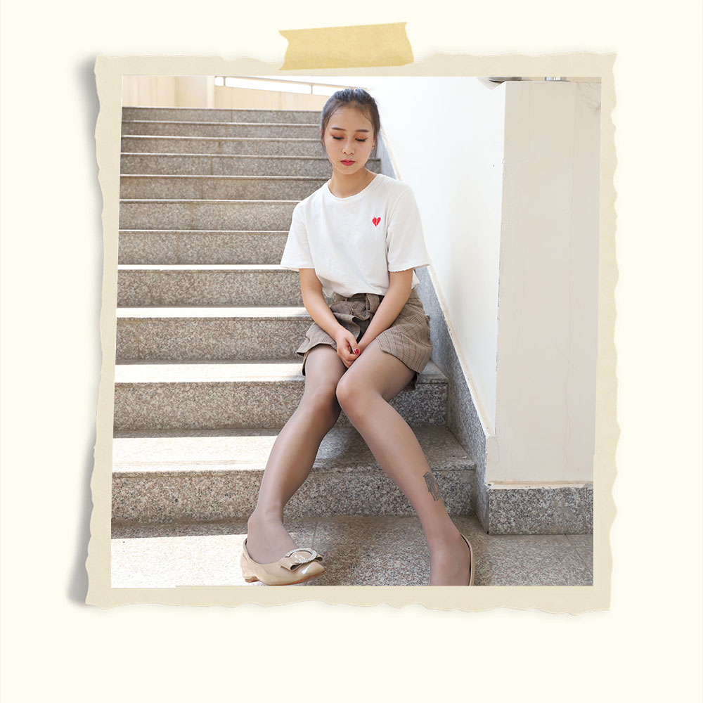 学妹黑丝脚丫