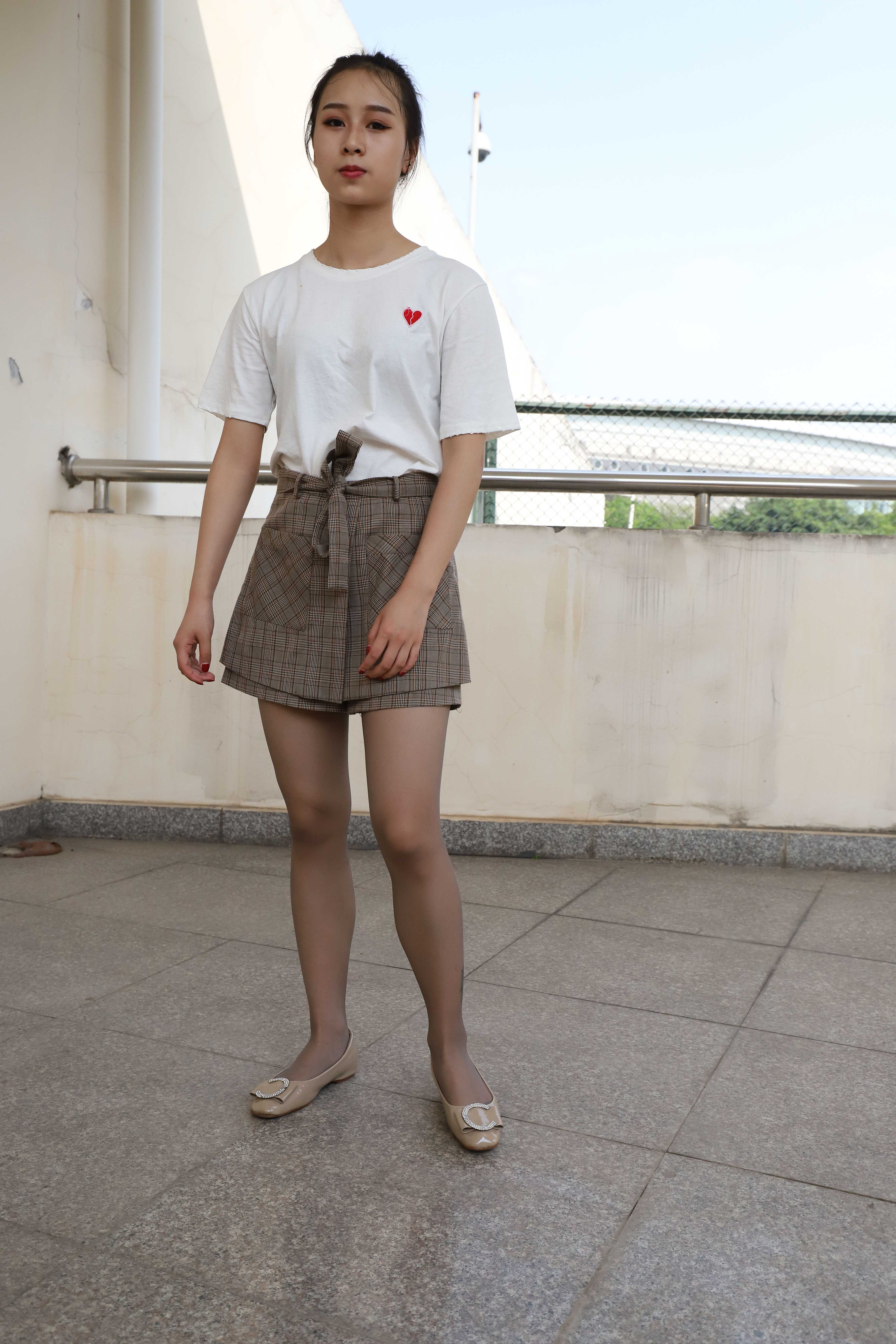 《学妹黑丝脚丫》作品图