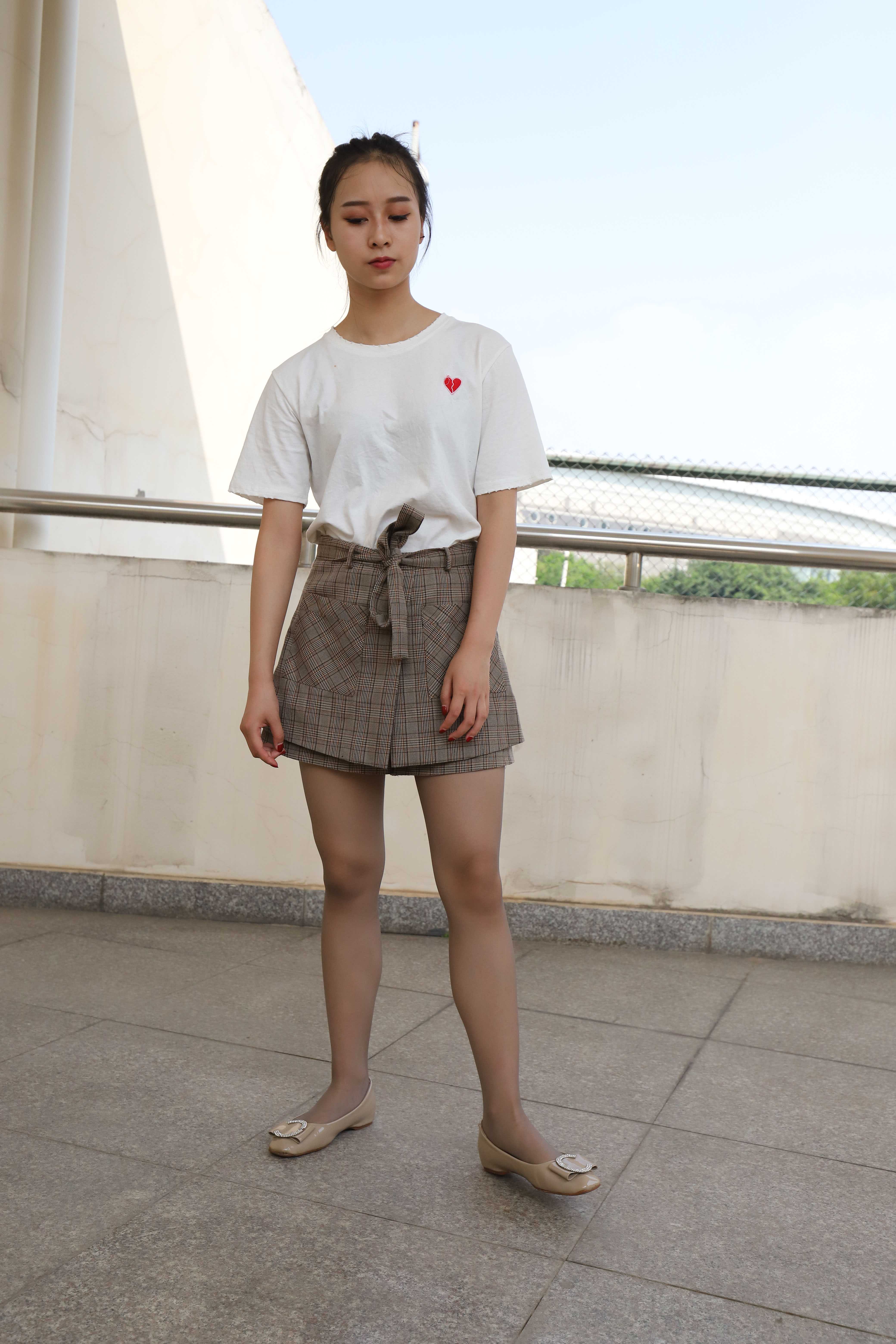 《学妹黑丝脚丫》作品图