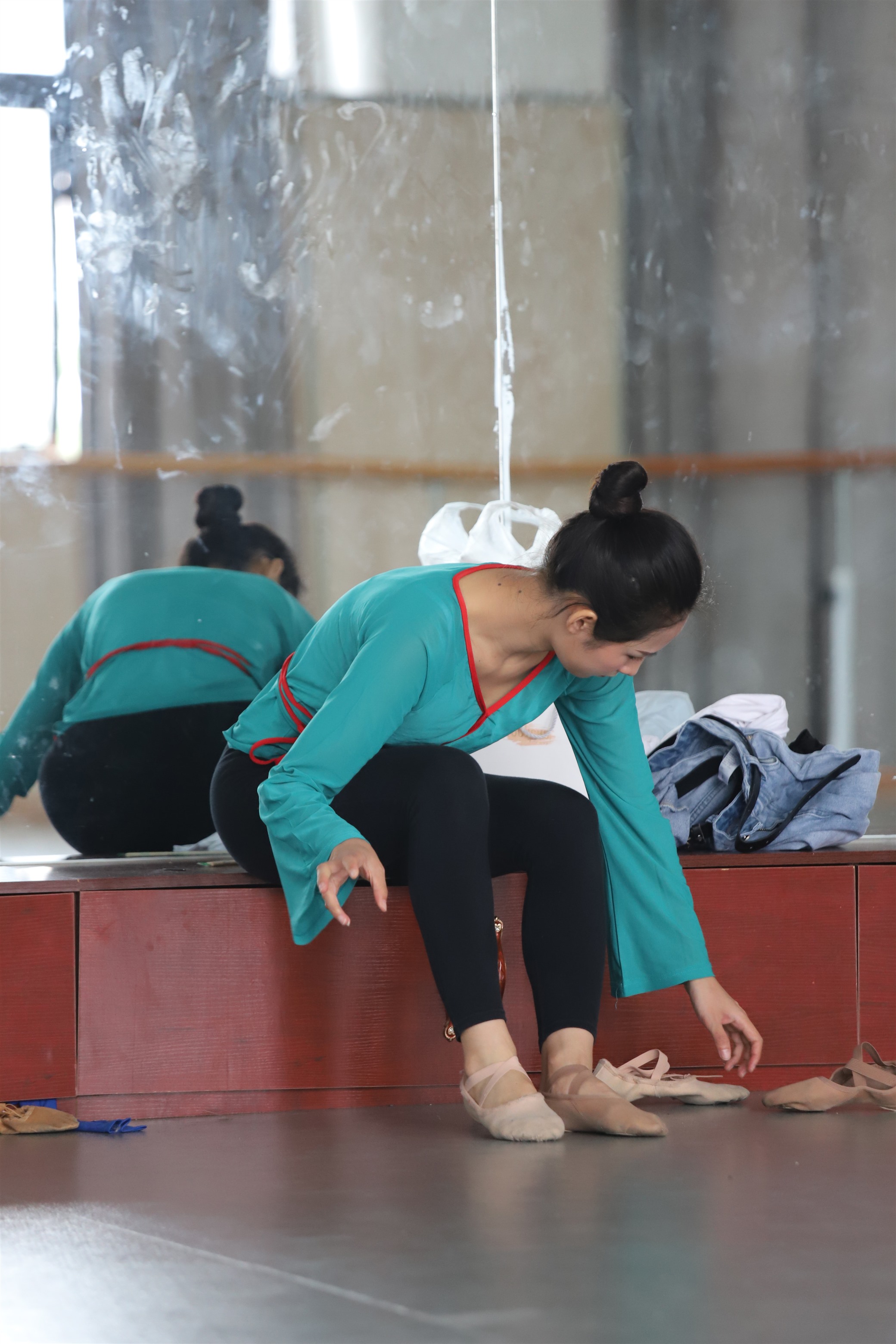 《舞后有味道的袜子》作品图