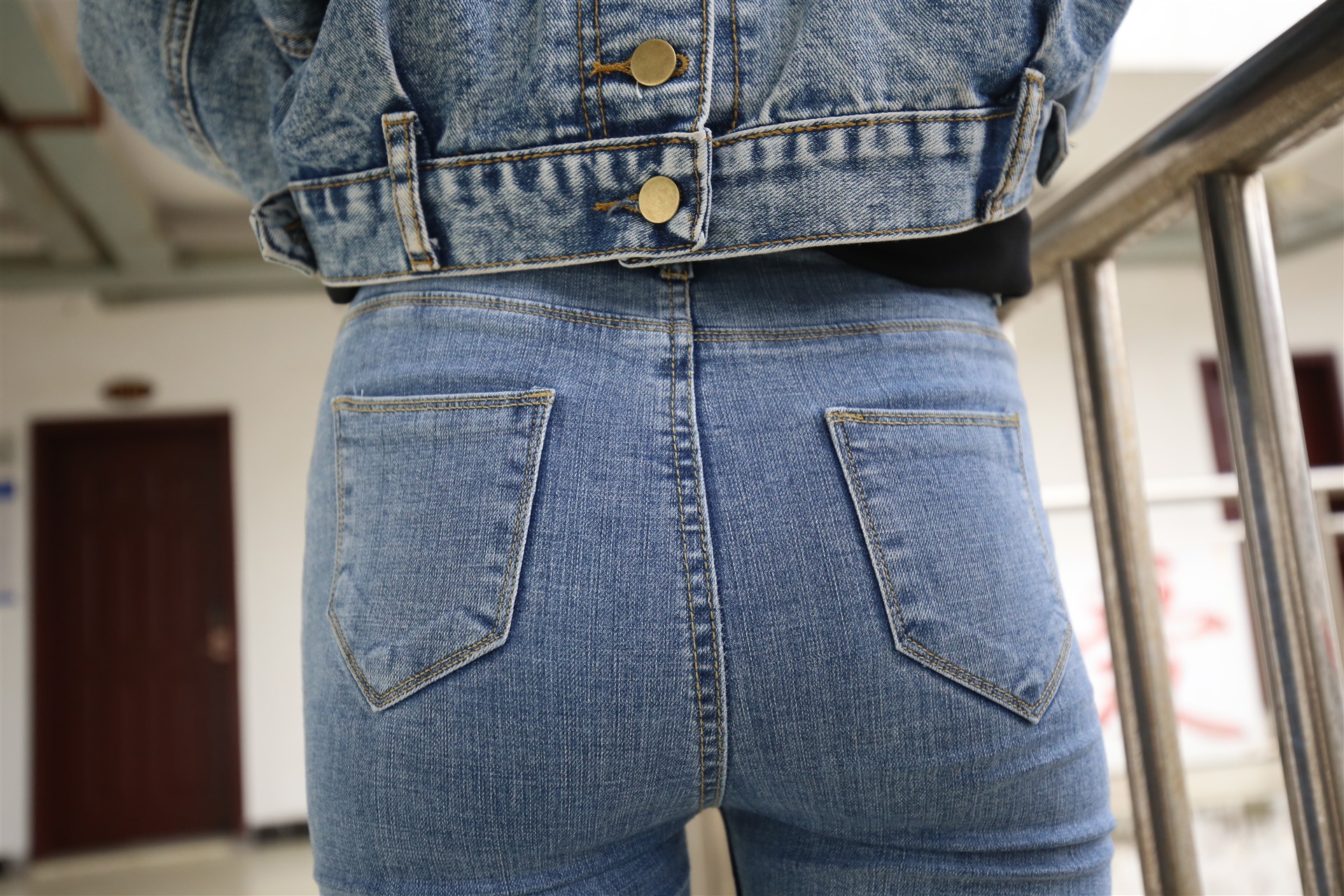 《牛仔装の板鞋丝袜脚丫+视频一部》作品图