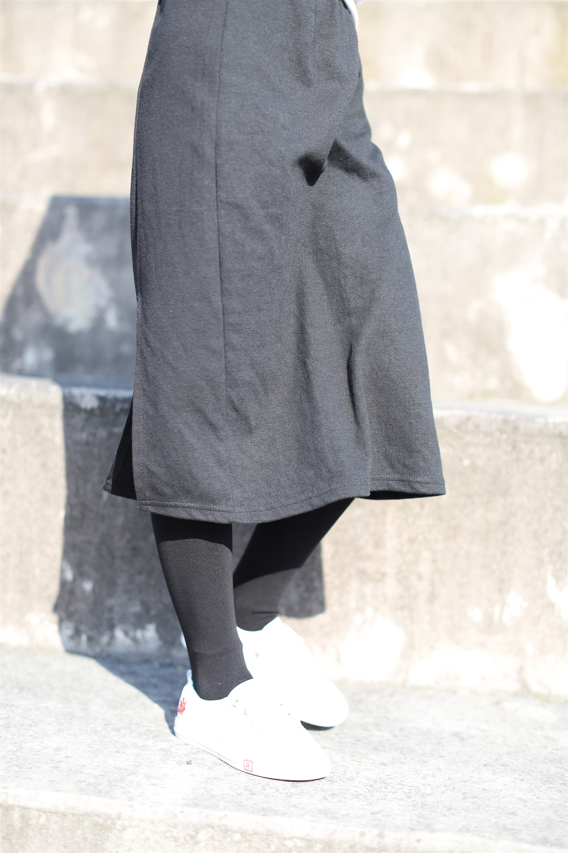 《学妹厚黑丝袜脚丫》作品图