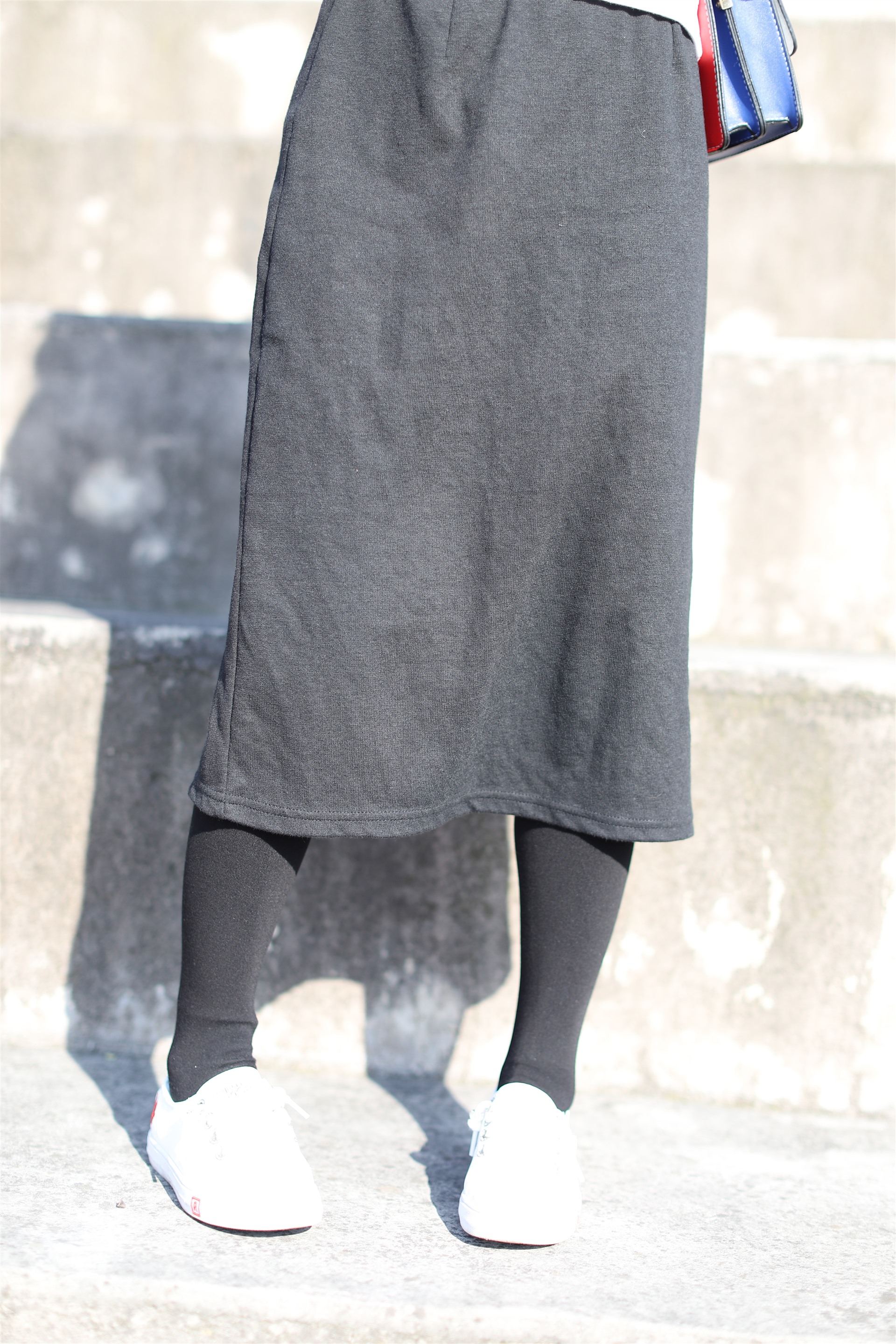 《学妹厚黑丝袜脚丫》作品图