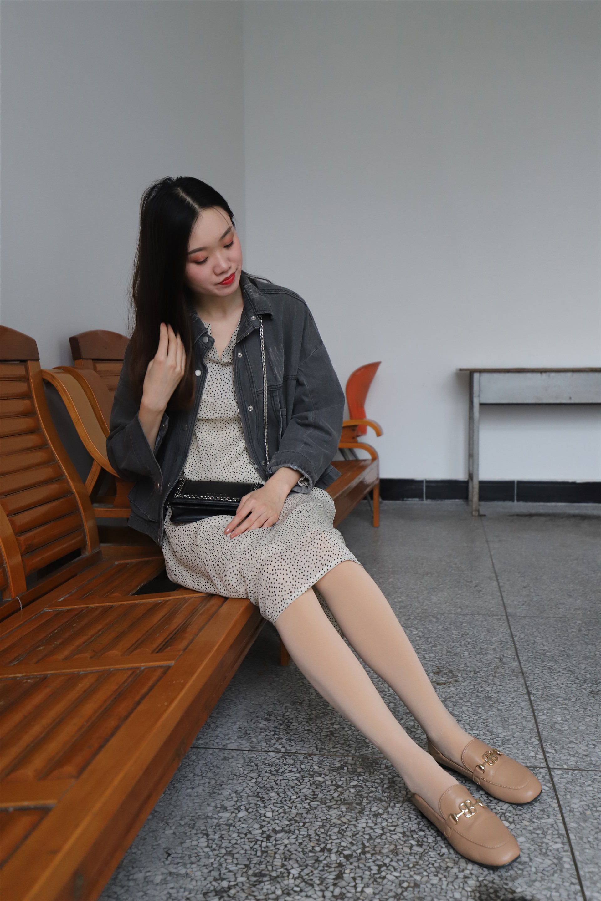 《女神家拍长丝脚丫》作品图