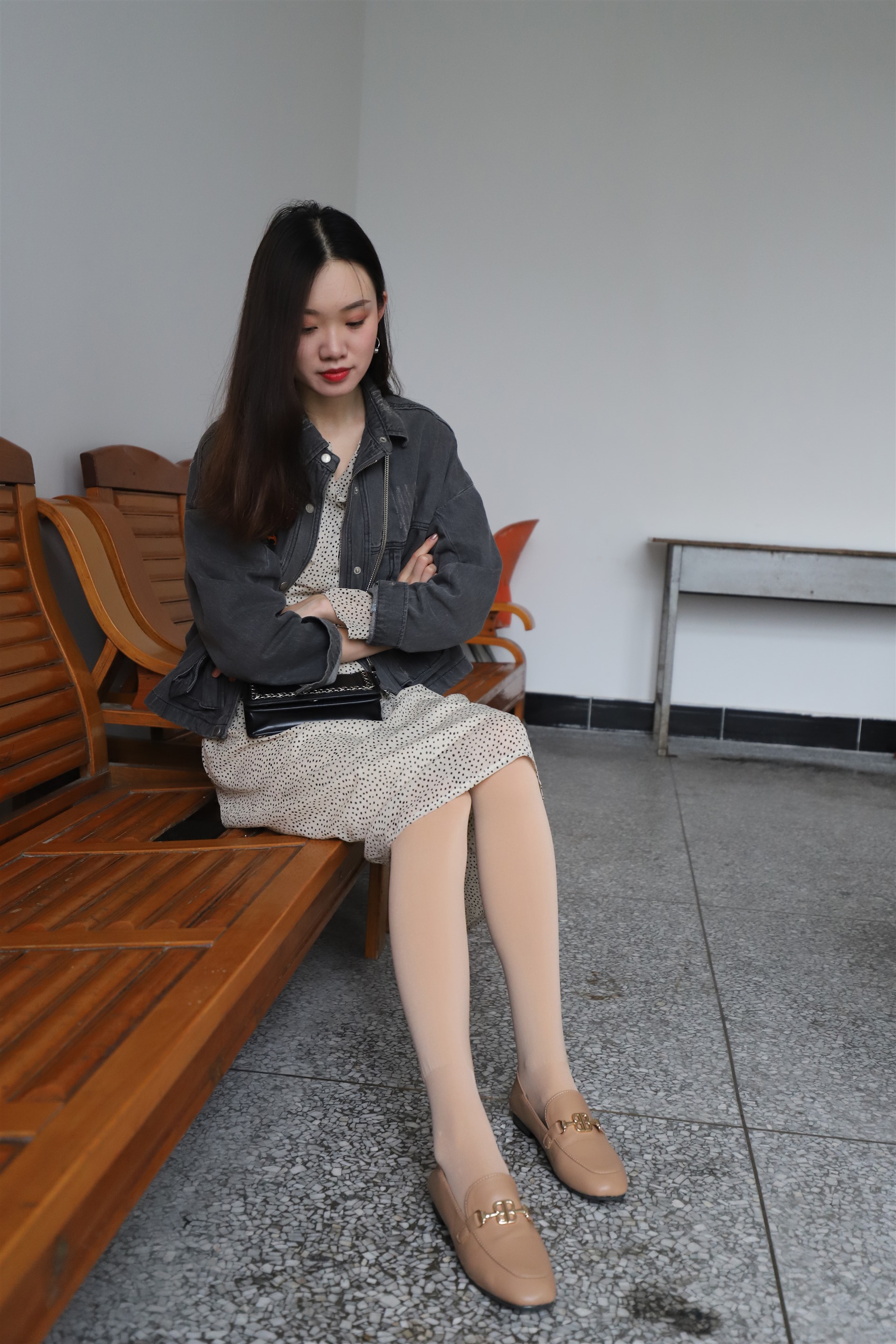 《女神家拍长丝脚丫》作品图