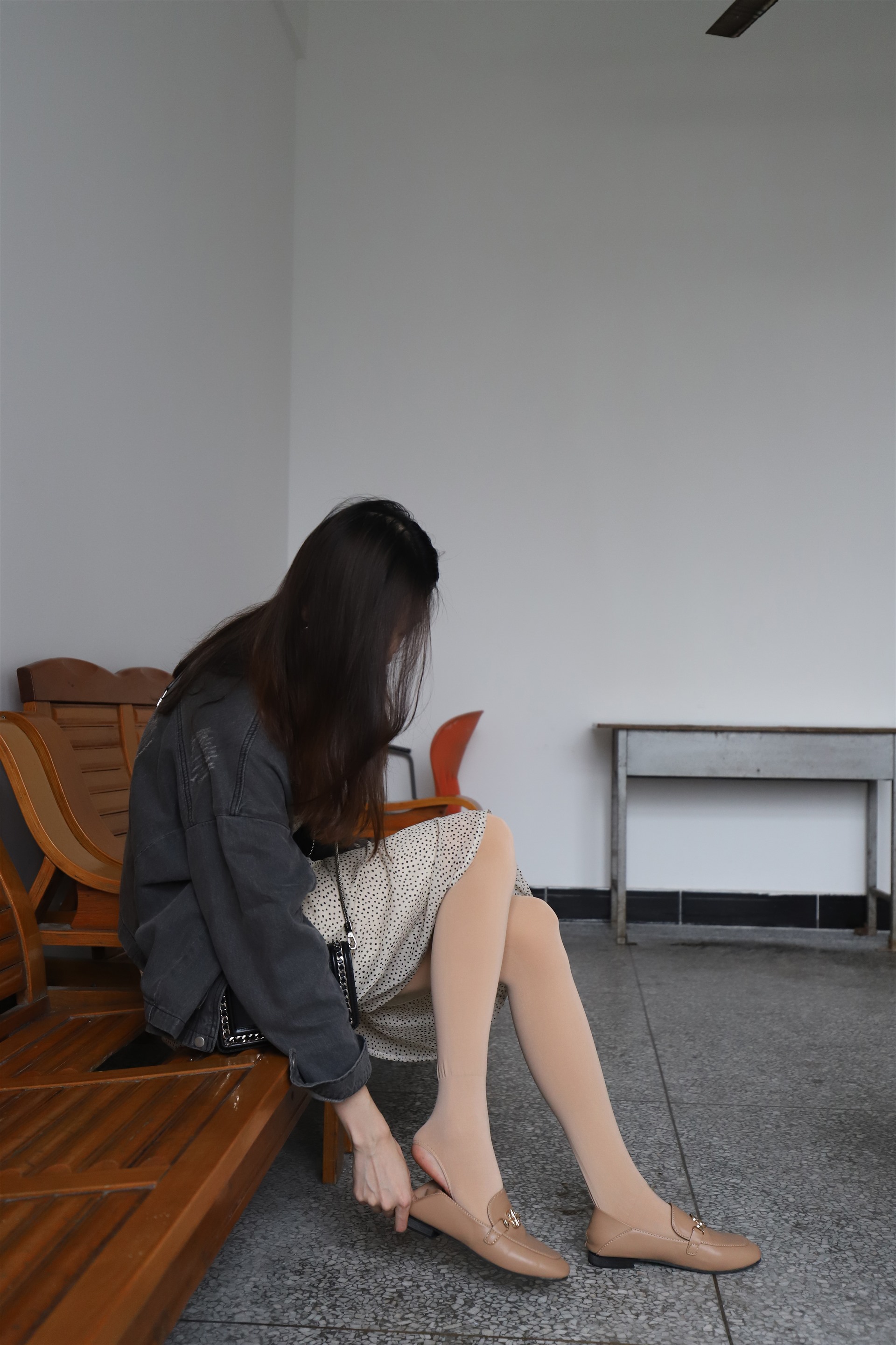 《女神家拍长丝脚丫》作品图