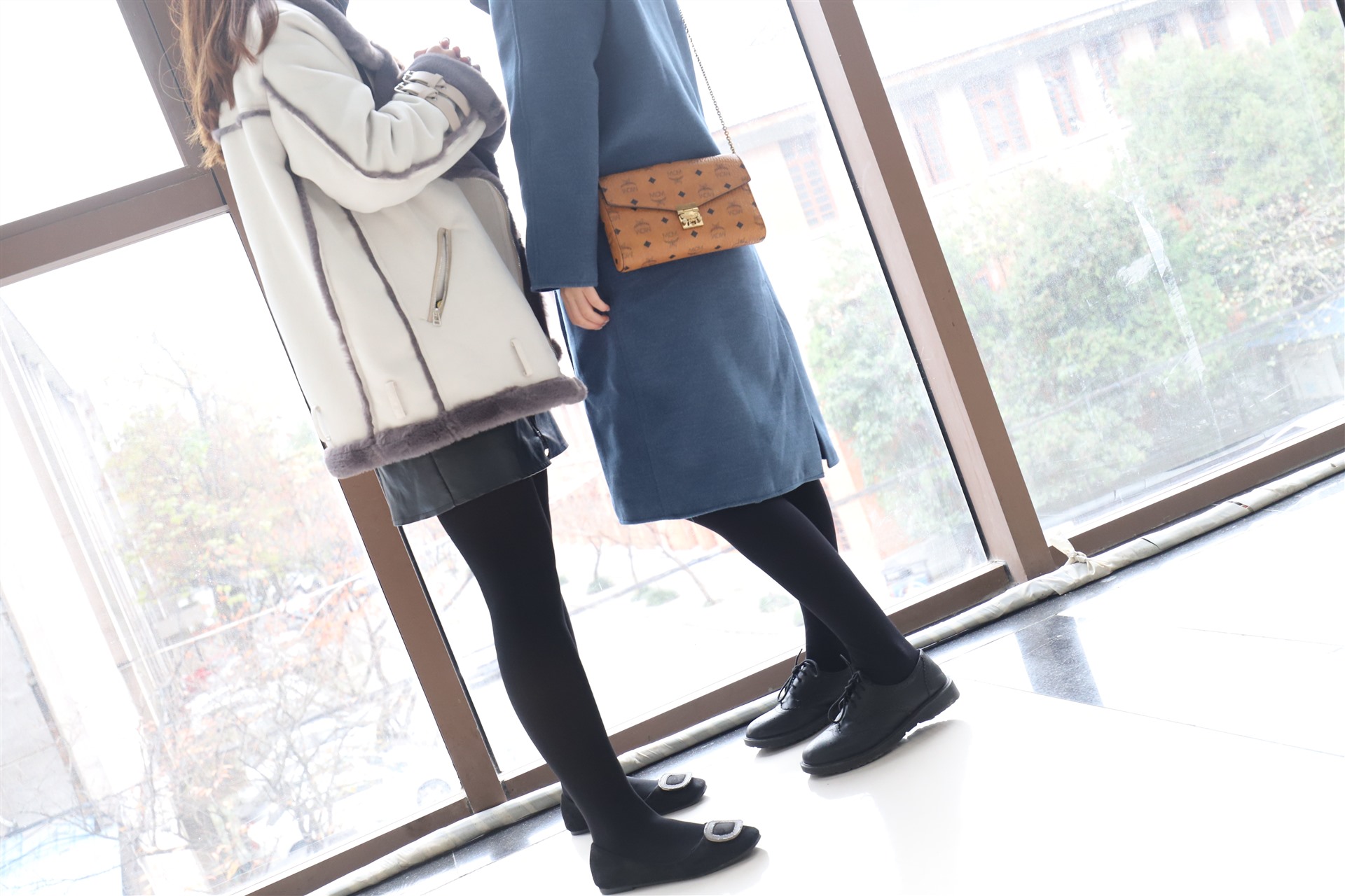 《双人丝袜の裸足脚丫》作品图