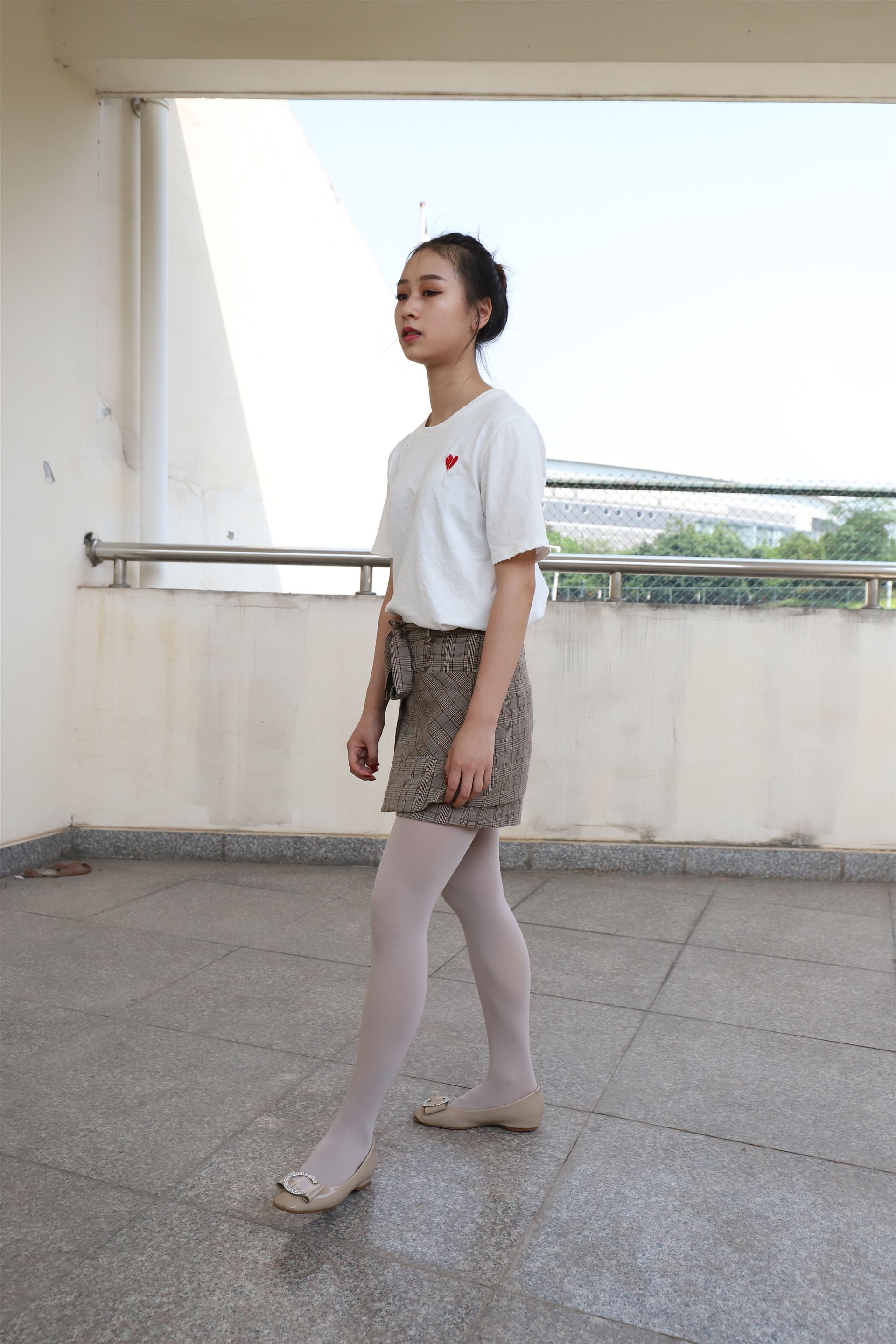 《好几天没洗的白丝袜脚丫》作品图