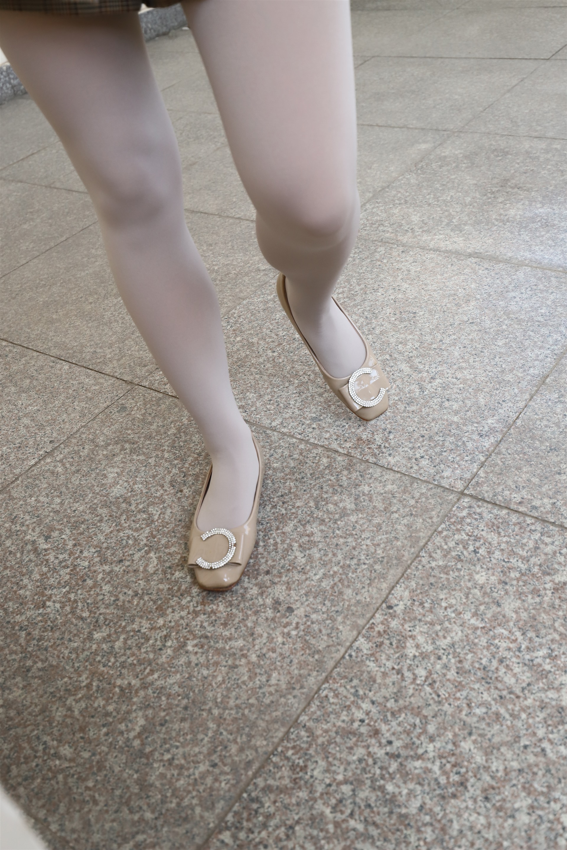 《好几天没洗的白丝袜脚丫》作品图