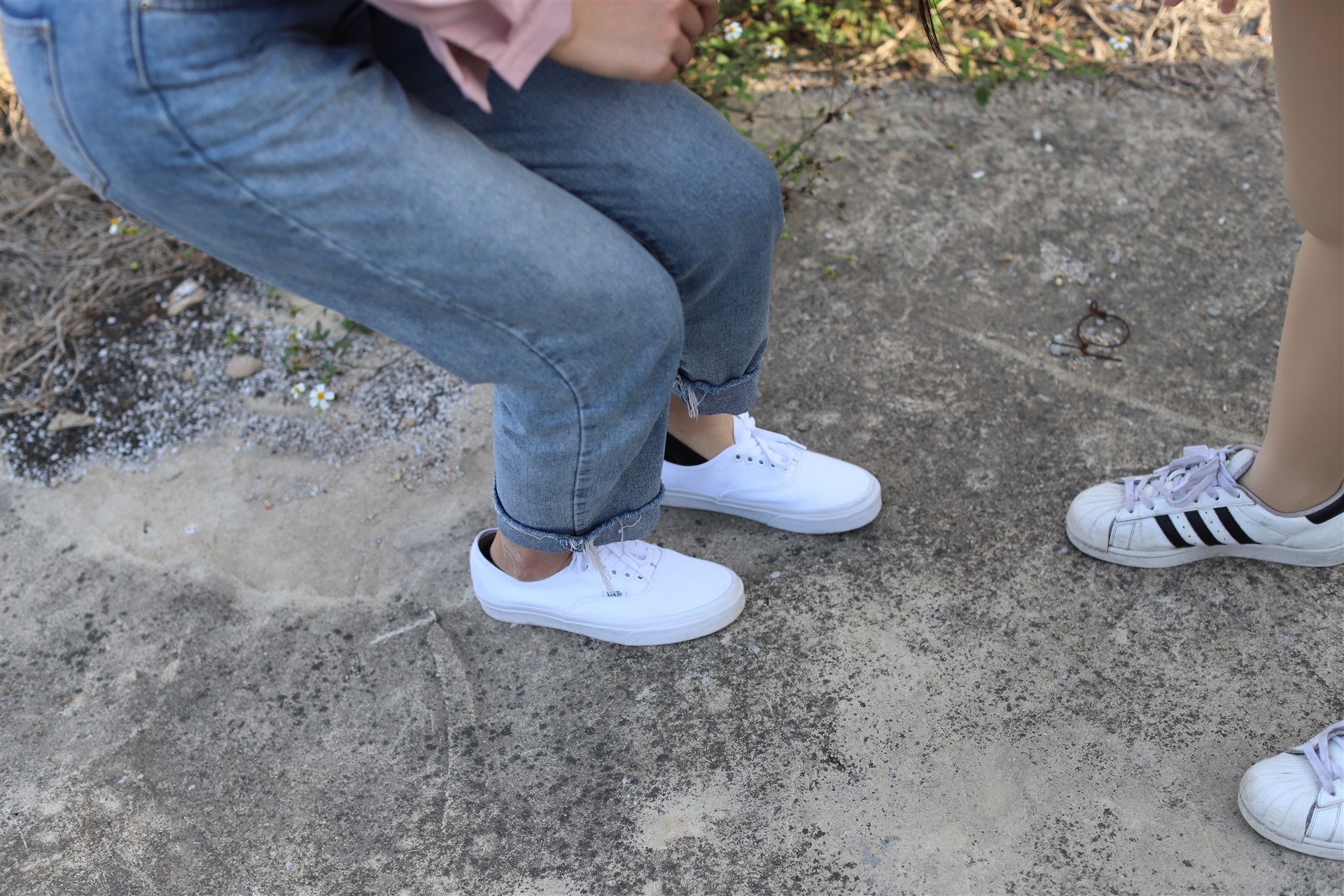 《校园姐妹花船袜脚丫》作品图