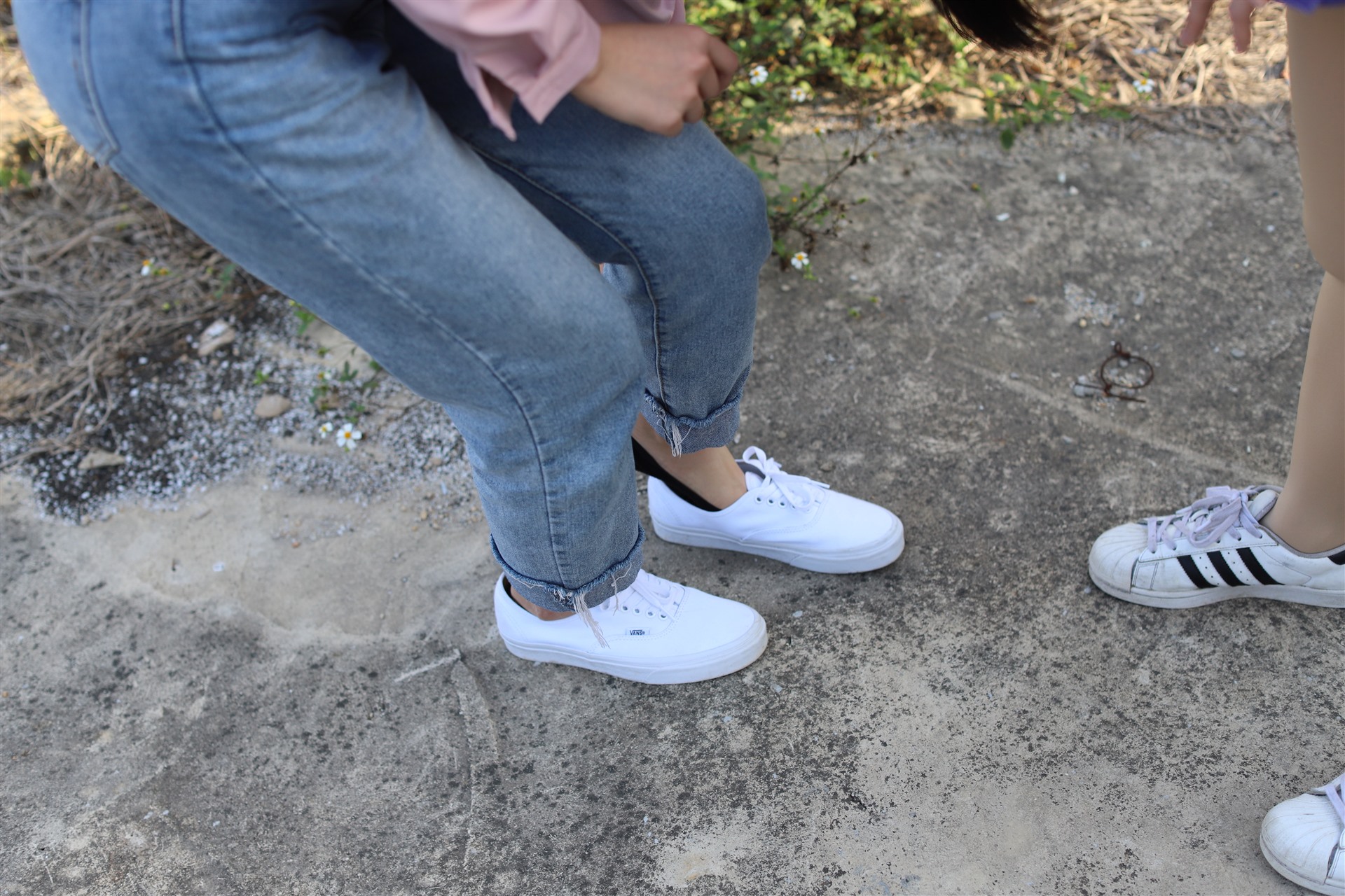 《校园姐妹花船袜脚丫》作品图