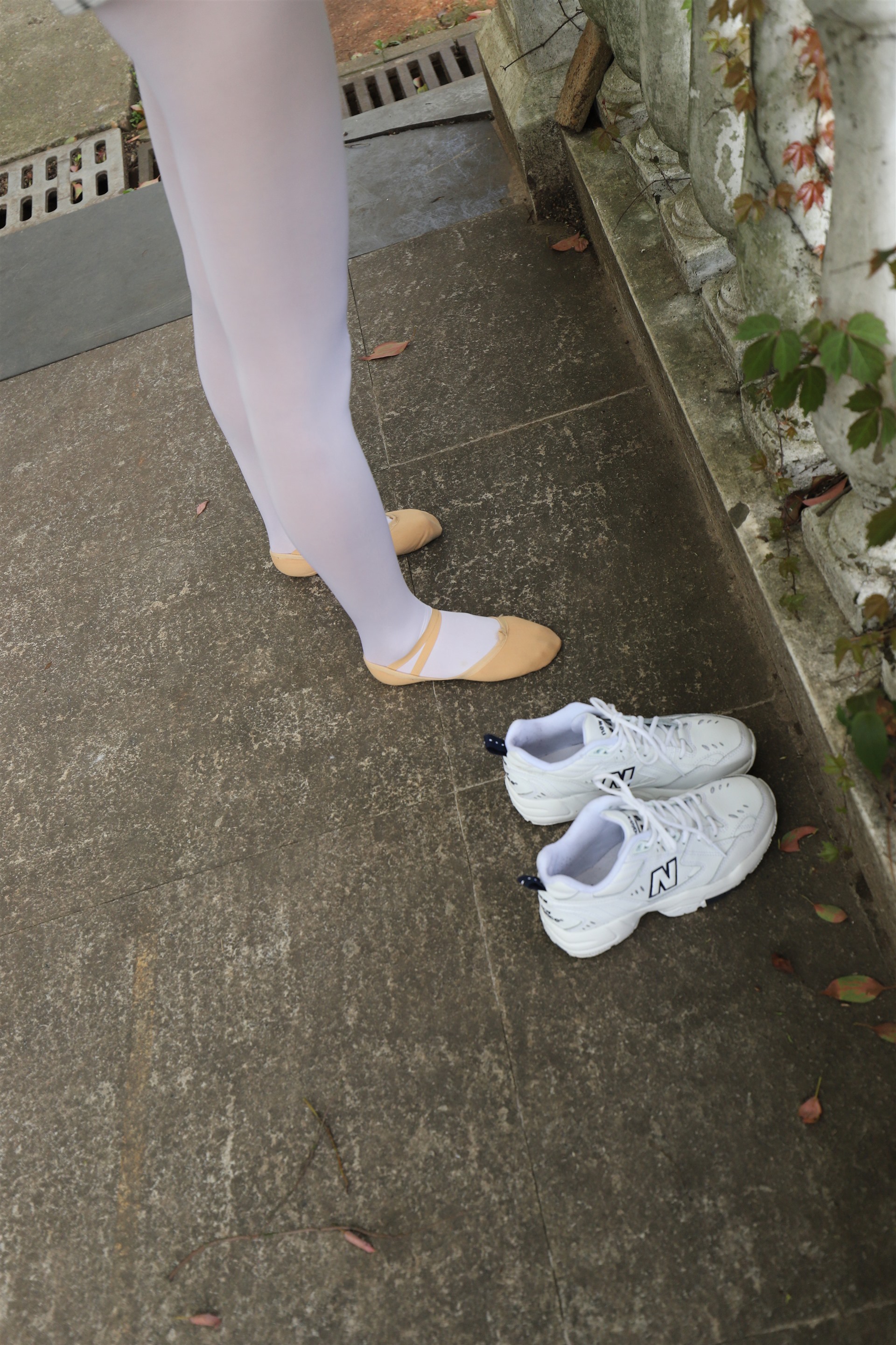 《学妹练舞丝袜脚丫》作品图