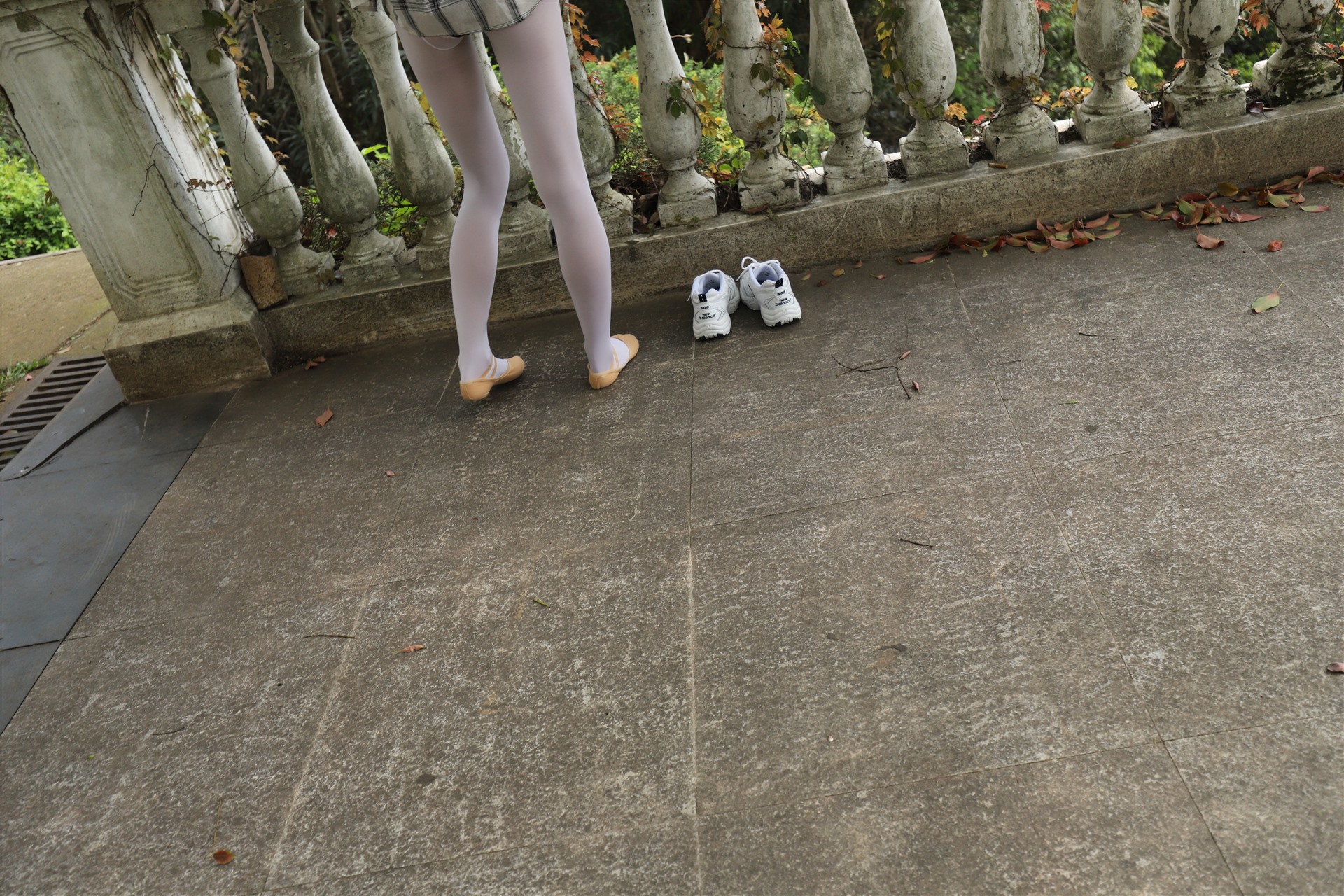 《学妹练舞丝袜脚丫》作品图