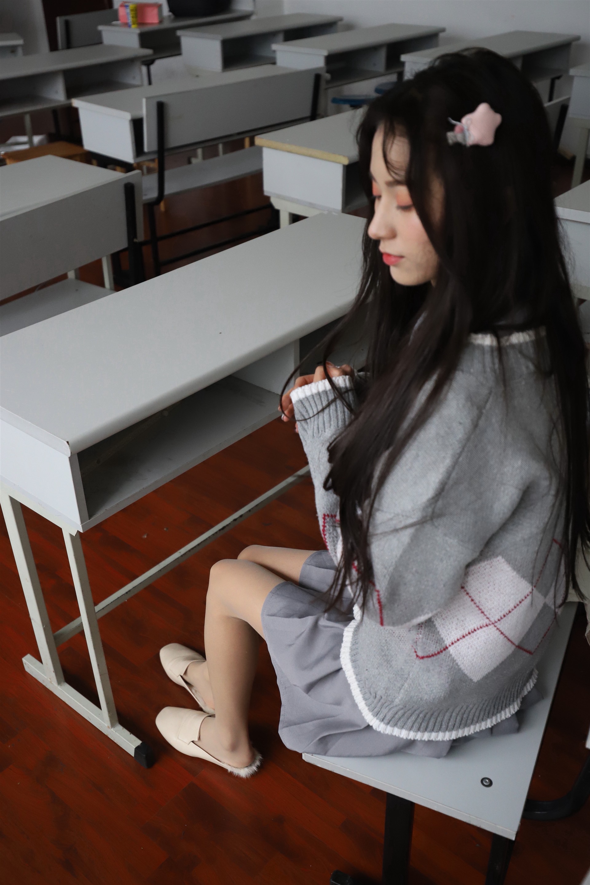 《学妹教室脱丝全过程》作品图