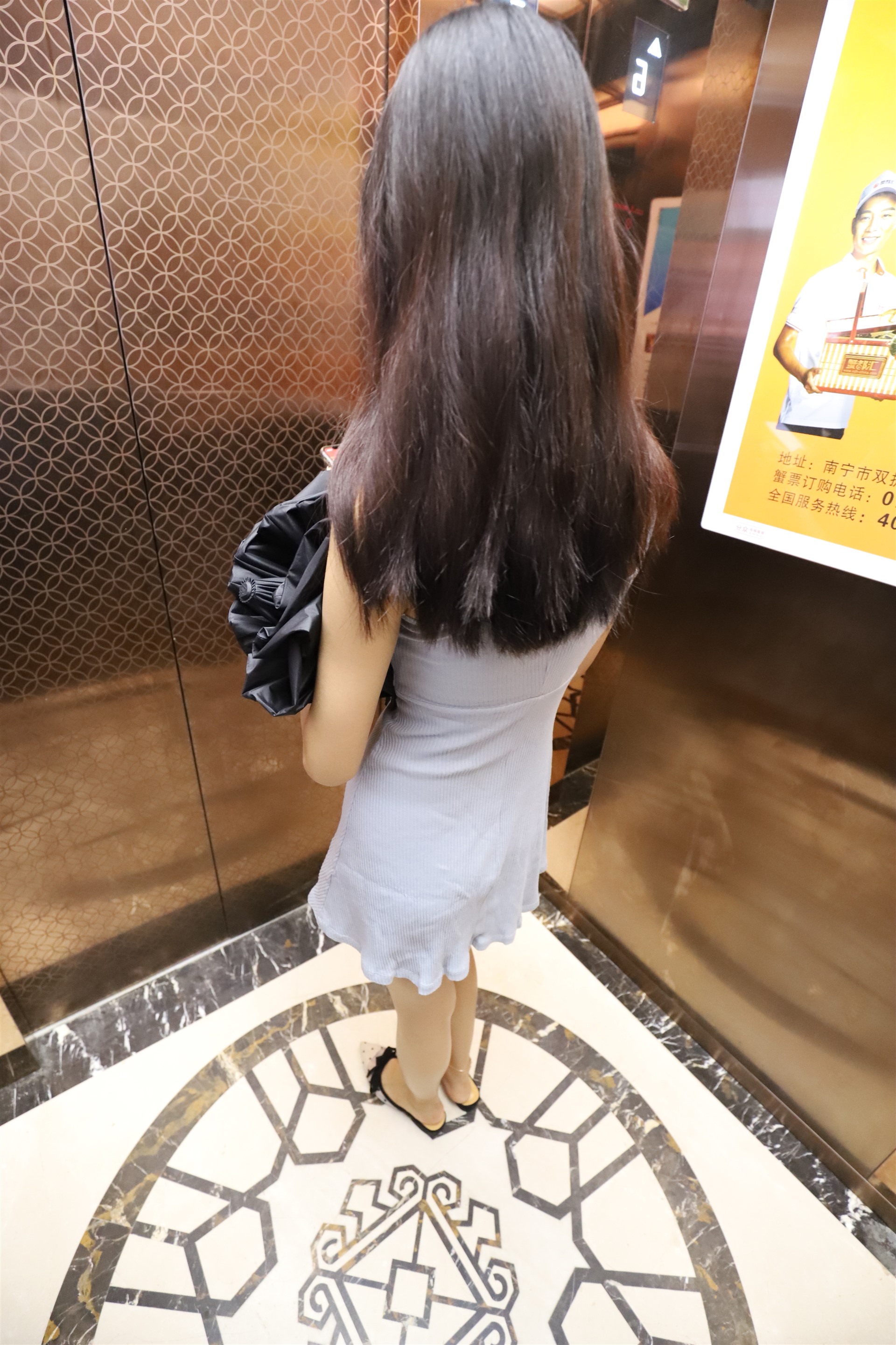 《空姐制服带换洗丝内图+视频一部》作品图