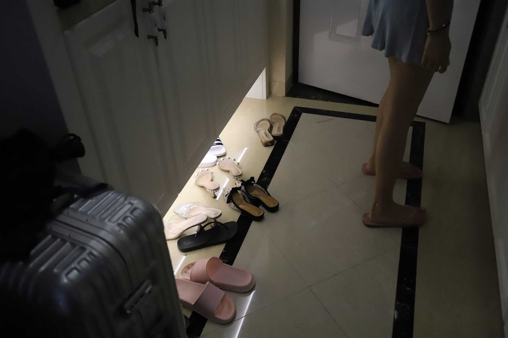 《空姐制服带换洗丝内图+视频一部》作品图