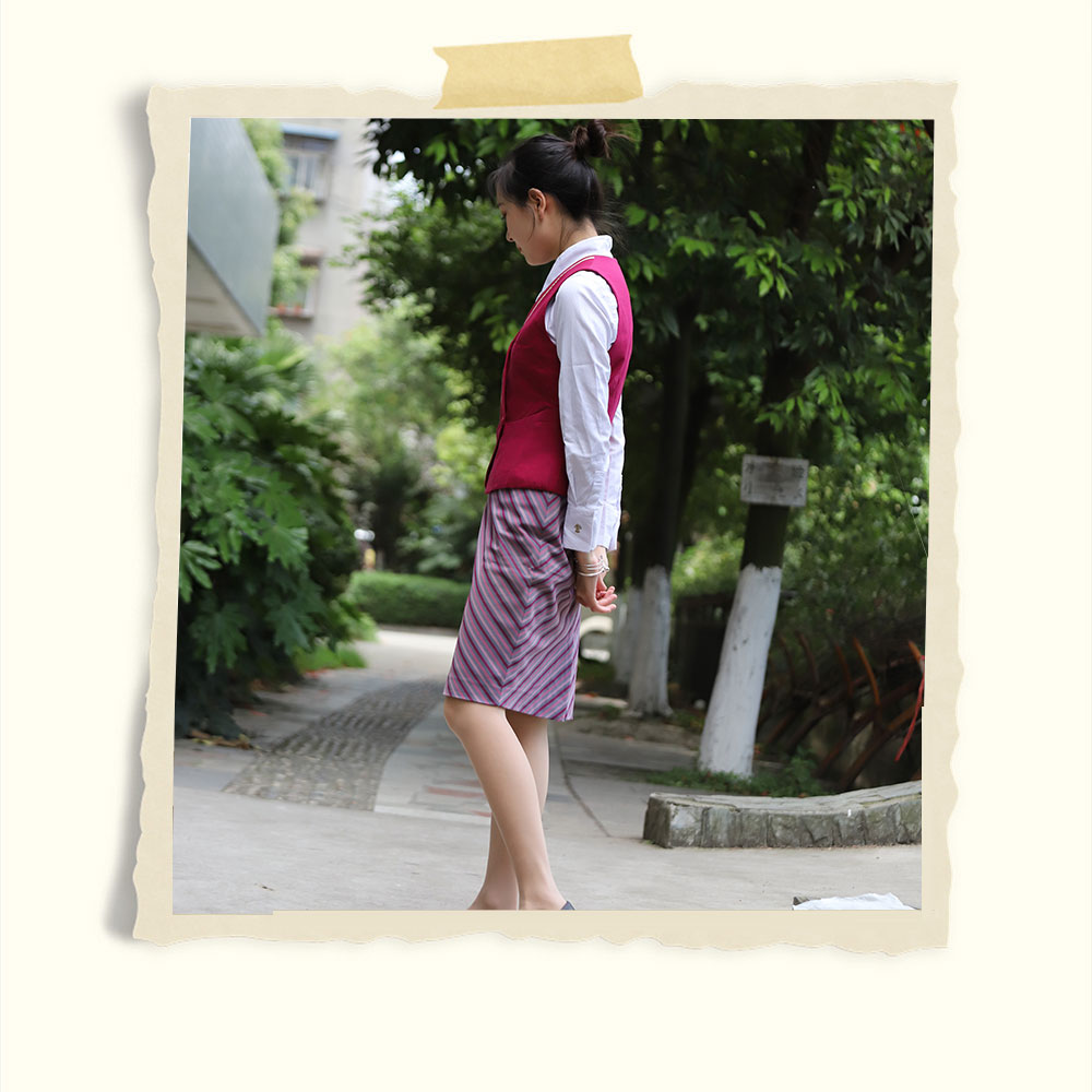 yue拍学妹空姐制服丝袜脚丫