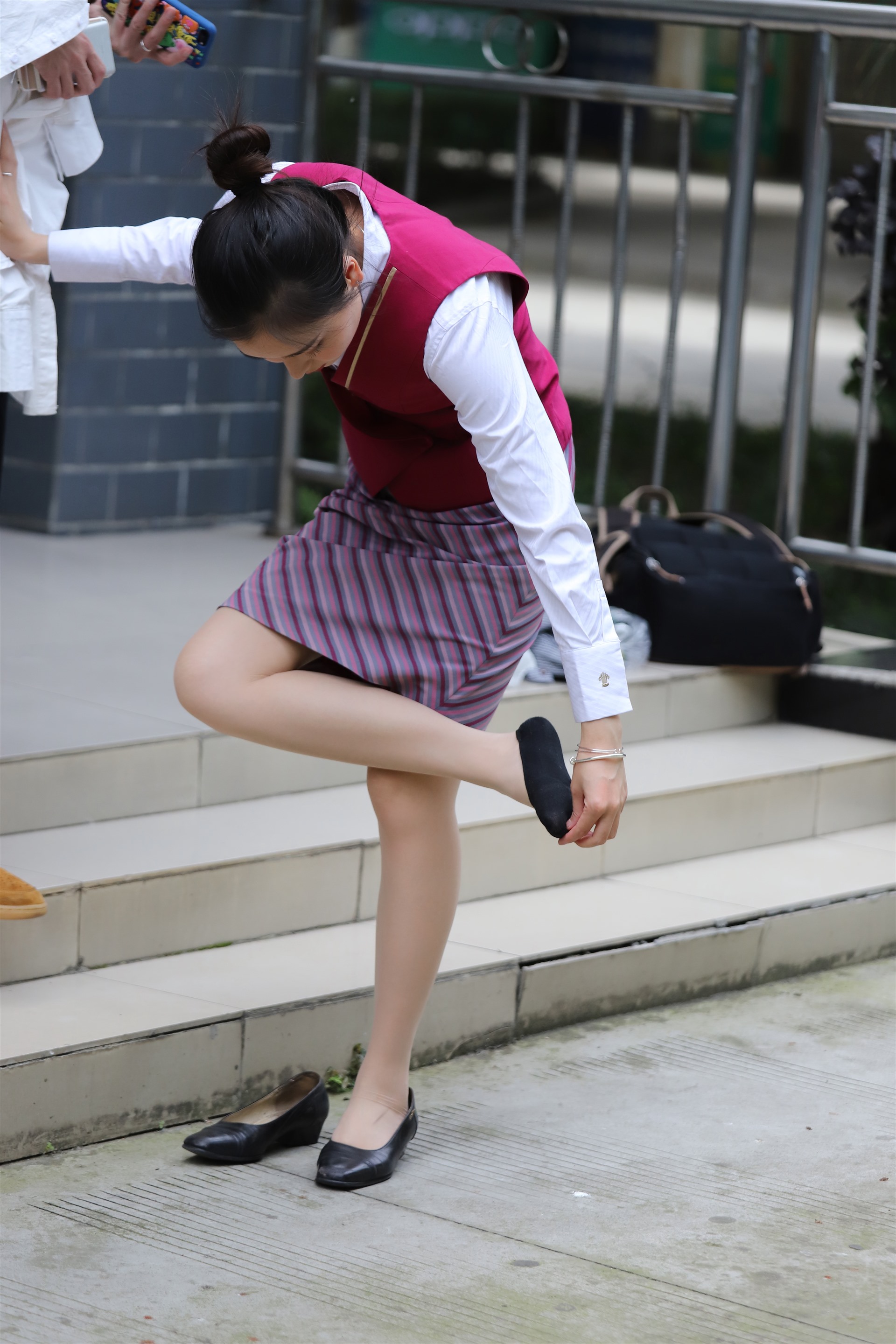 《yue拍学妹空姐制服丝袜脚丫》作品图